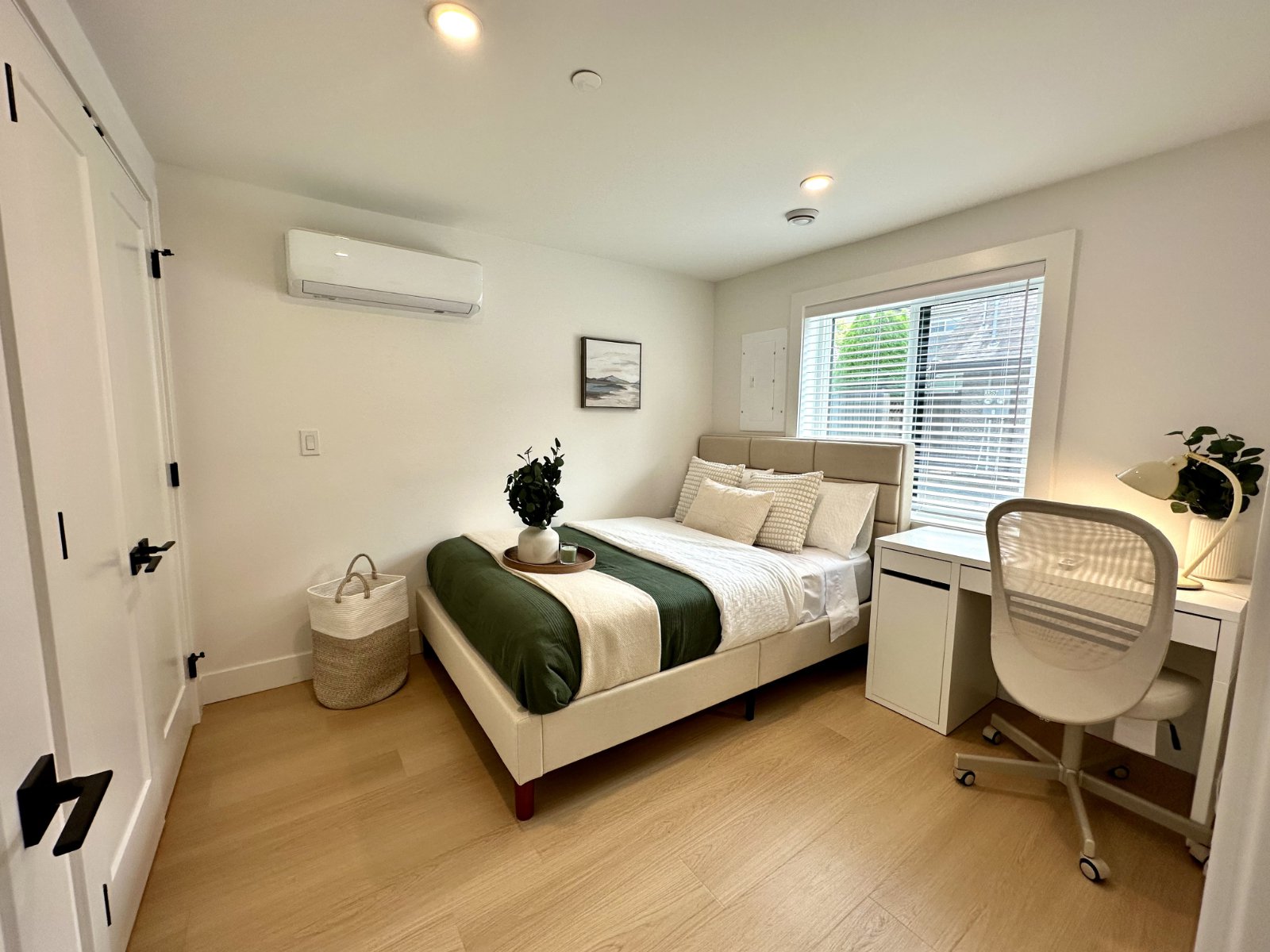 2 Bedroom House for Rent - 3366 W 26th Ave, Vancouver, BC 5