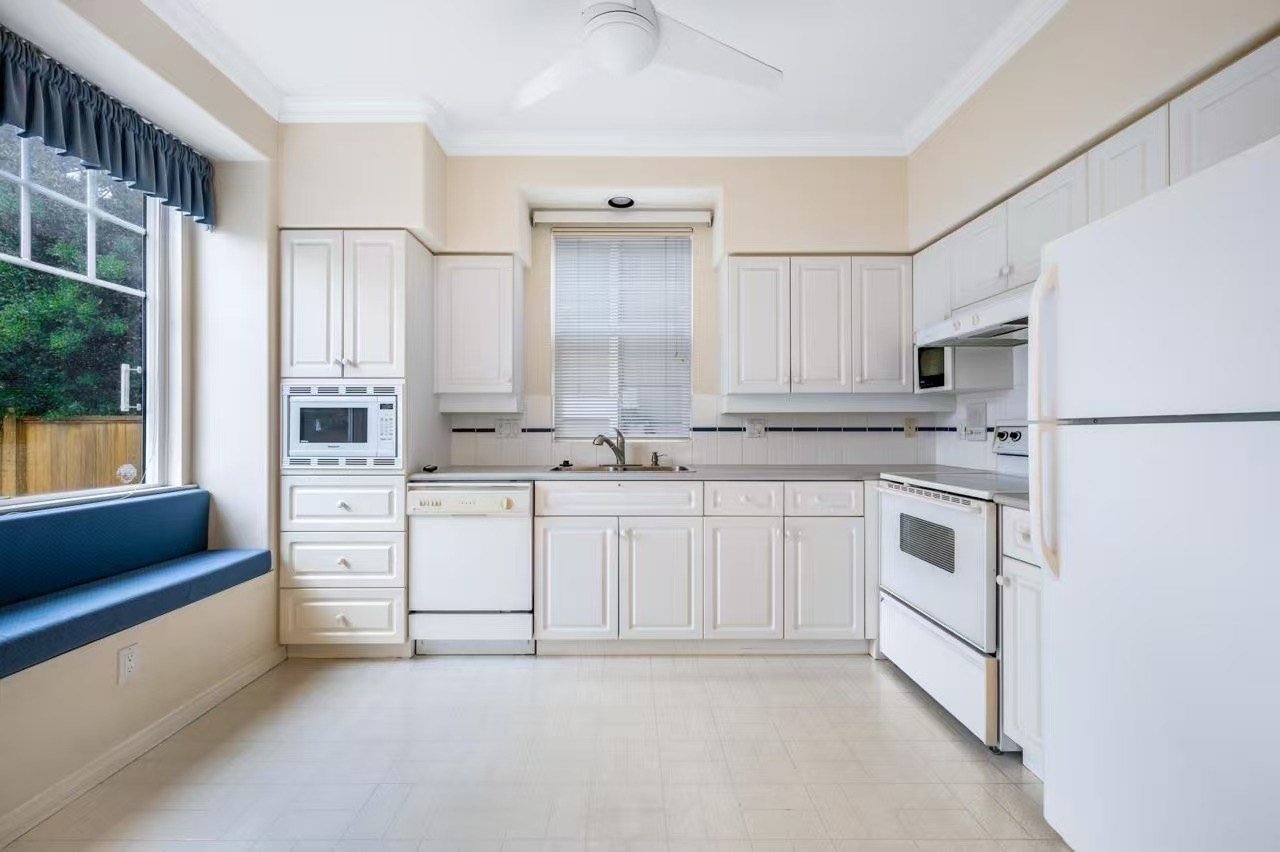 3 Bedroom Garden Suite for Rent - 2810 W 13th Ave, Vancouver, BC 2