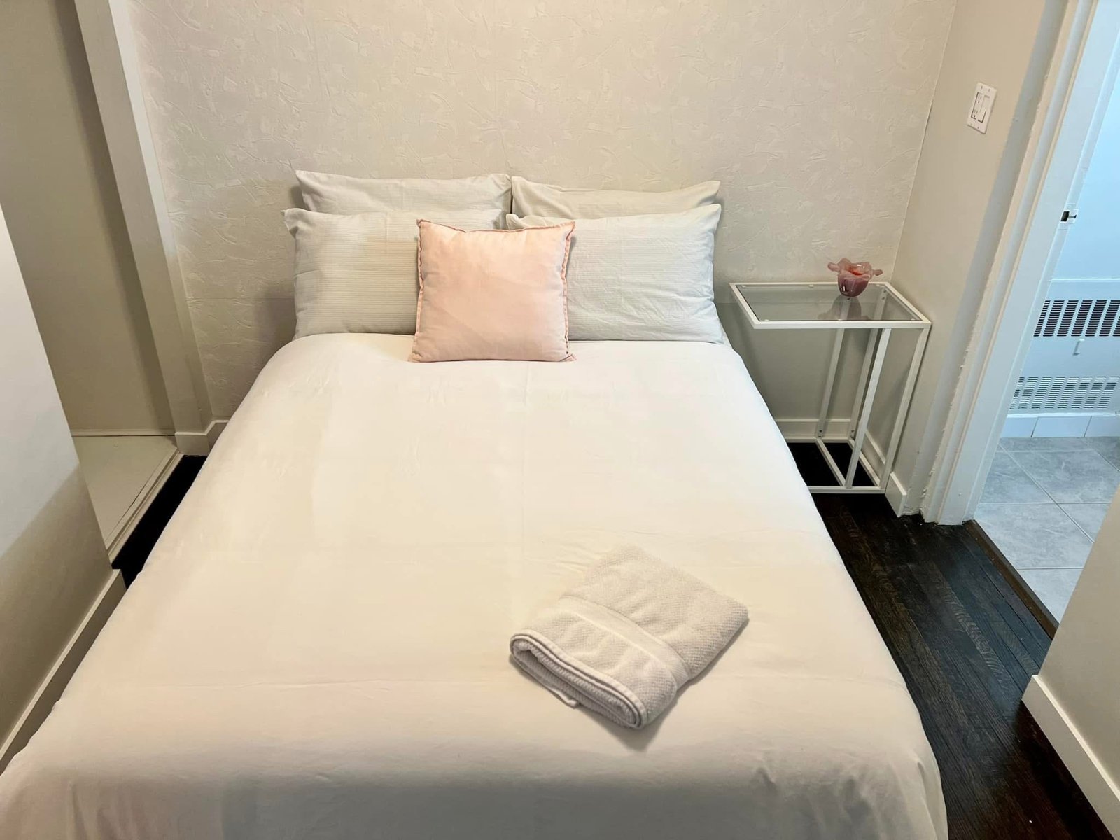 Studio Apartment for Rent - 1057 Barclay St, Vancouver, BC 2