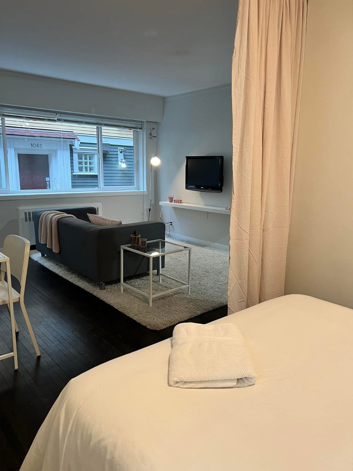 Studio Apartment for Rent - 1057 Barclay St, Vancouver, BC 3