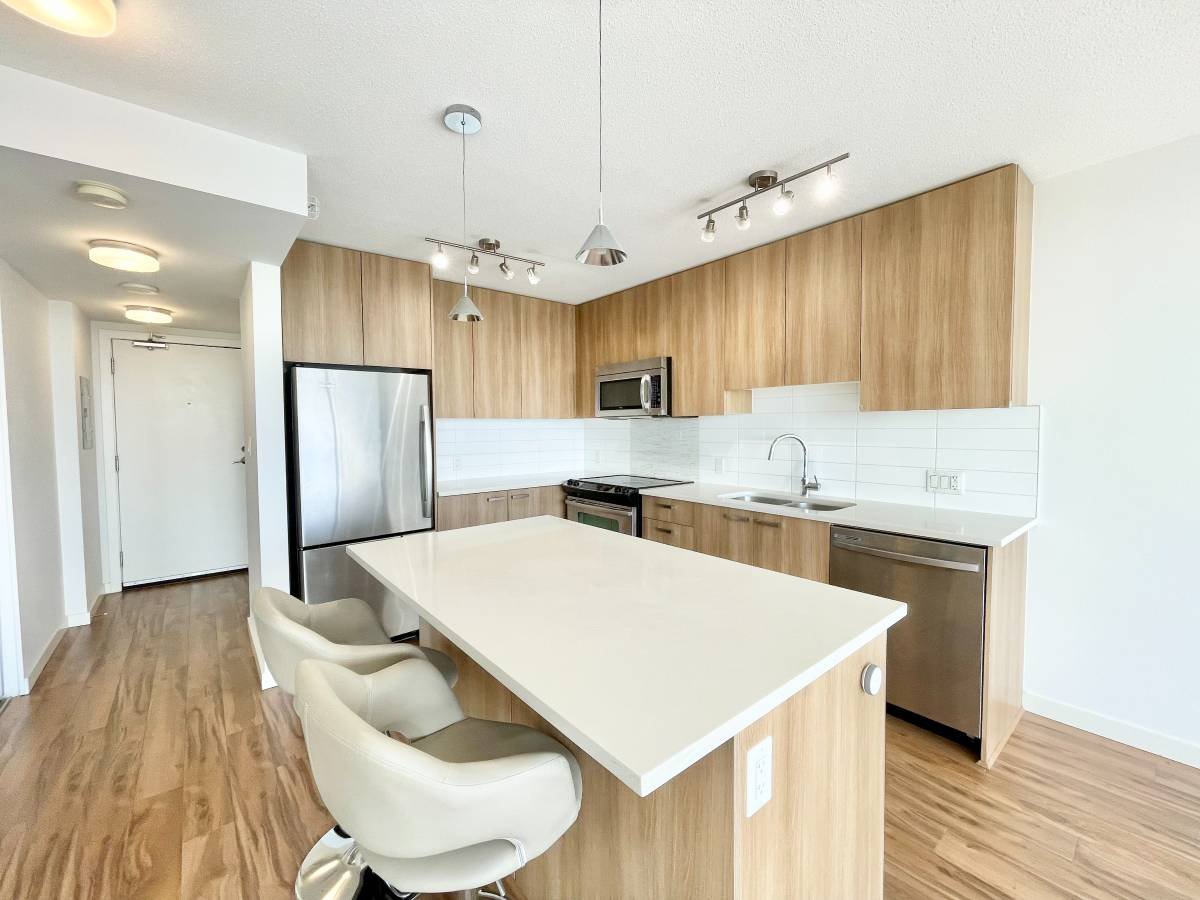 2 Bedroom Apartment for Rent - 13325 102A Ave, Surrey, BC 3