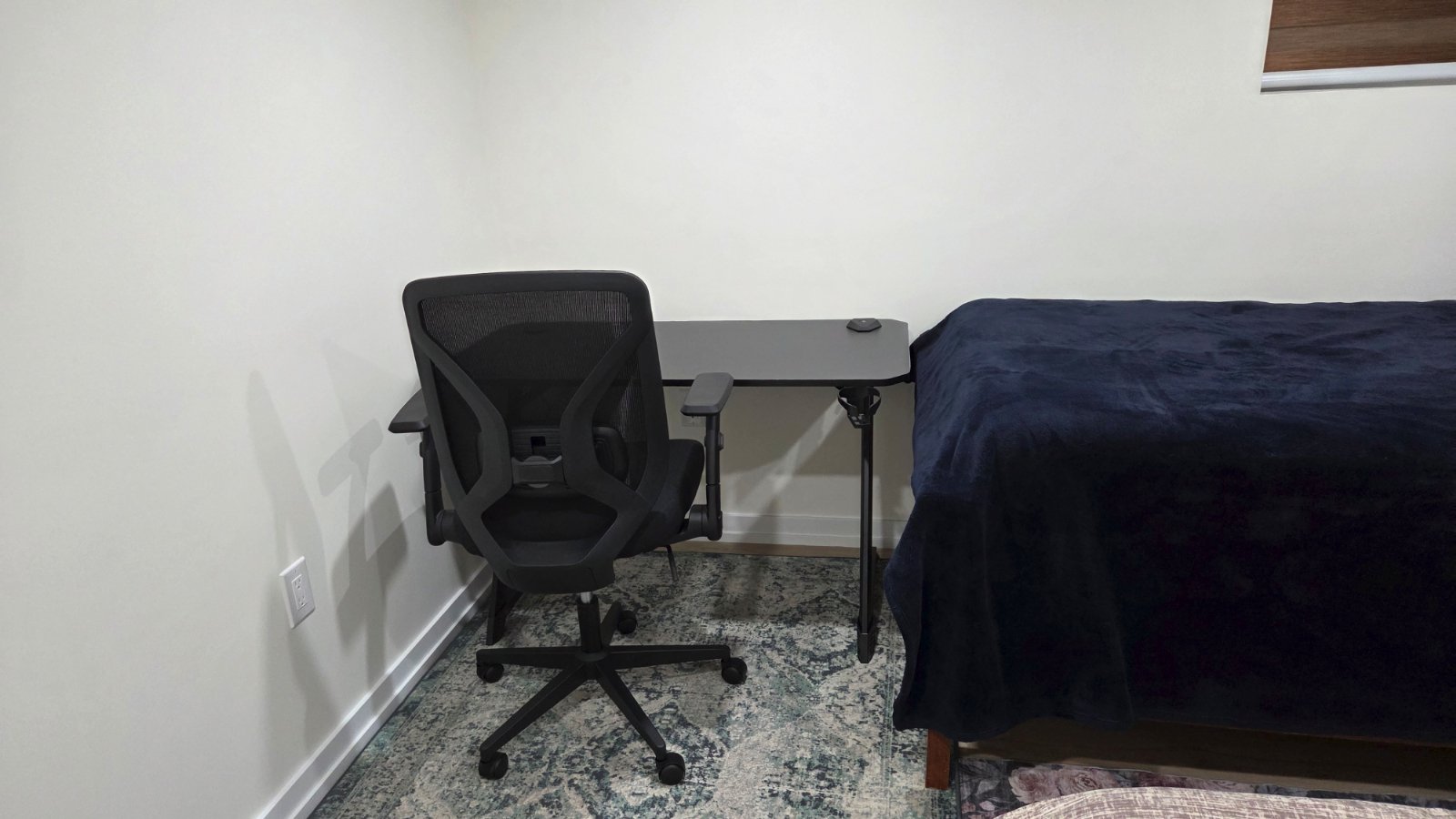 Room in Apartment for Rent - 502 E 27th St, Hamilton, ON 3