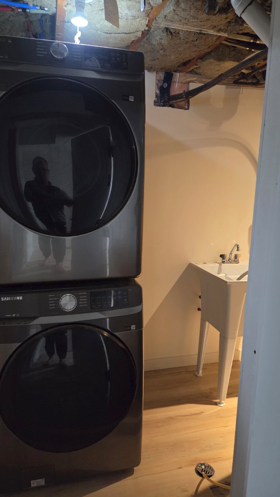 Room in Apartment for Rent - 502 E 27th St, Hamilton, ON 4