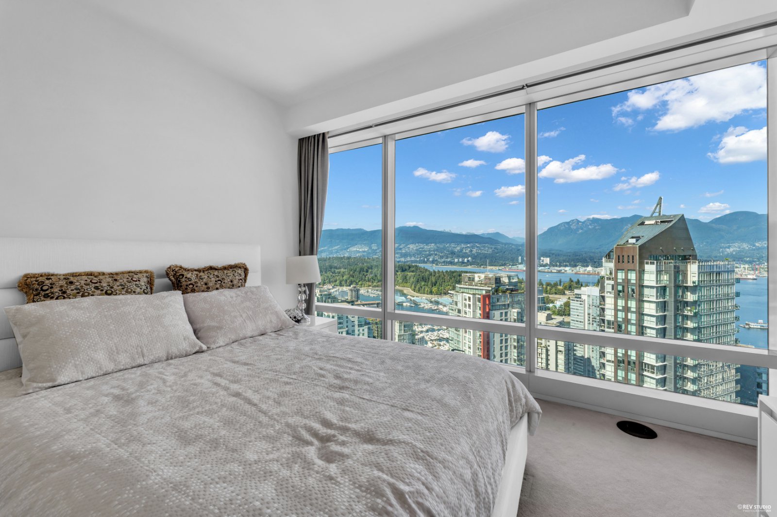 2 Bedroom Apartment for Rent - 1151 W Georgia St, Vancouver, BC 3