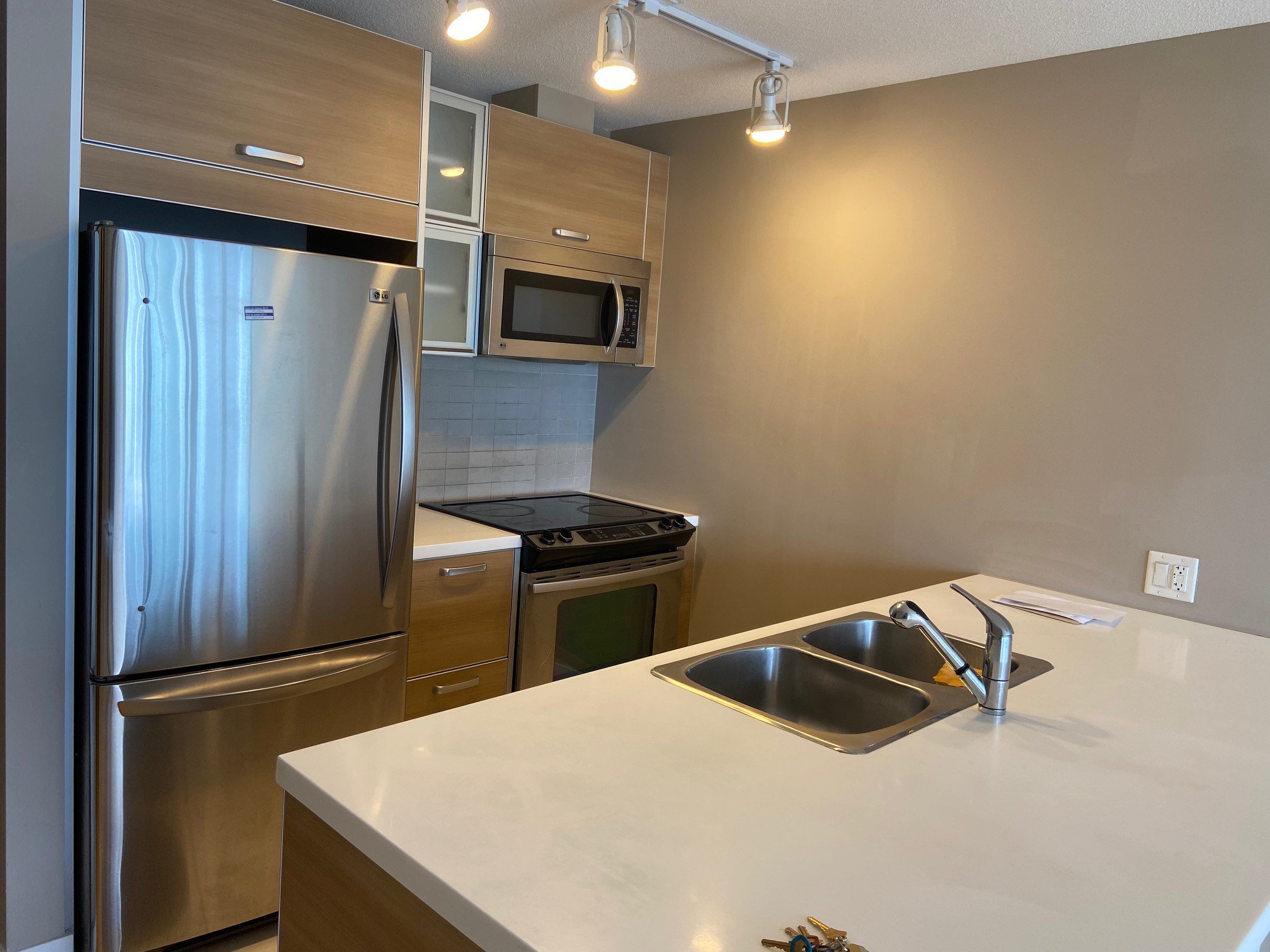 2 Bedroom Apartment for Rent - 9981 Whalley Blvd, Surrey, BC 2