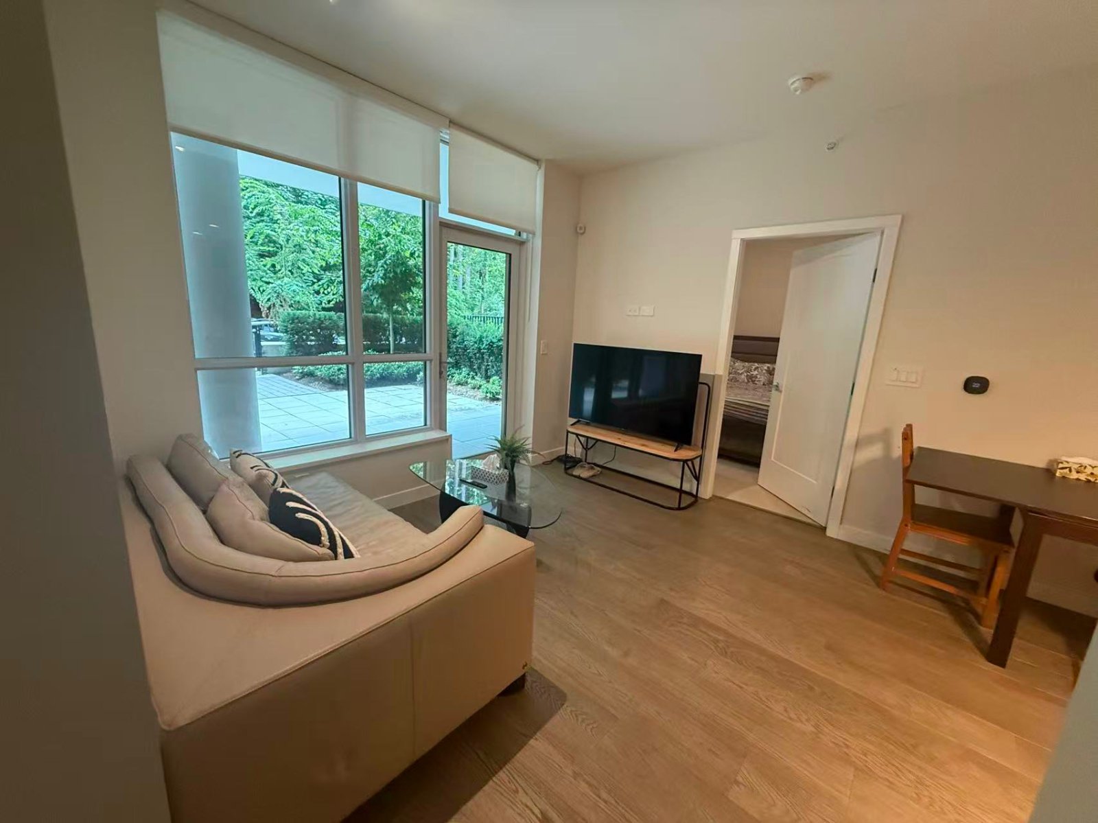 2 Bedroom Apartment for Rent - 5608 Berton Ave, Vancouver, BC 2