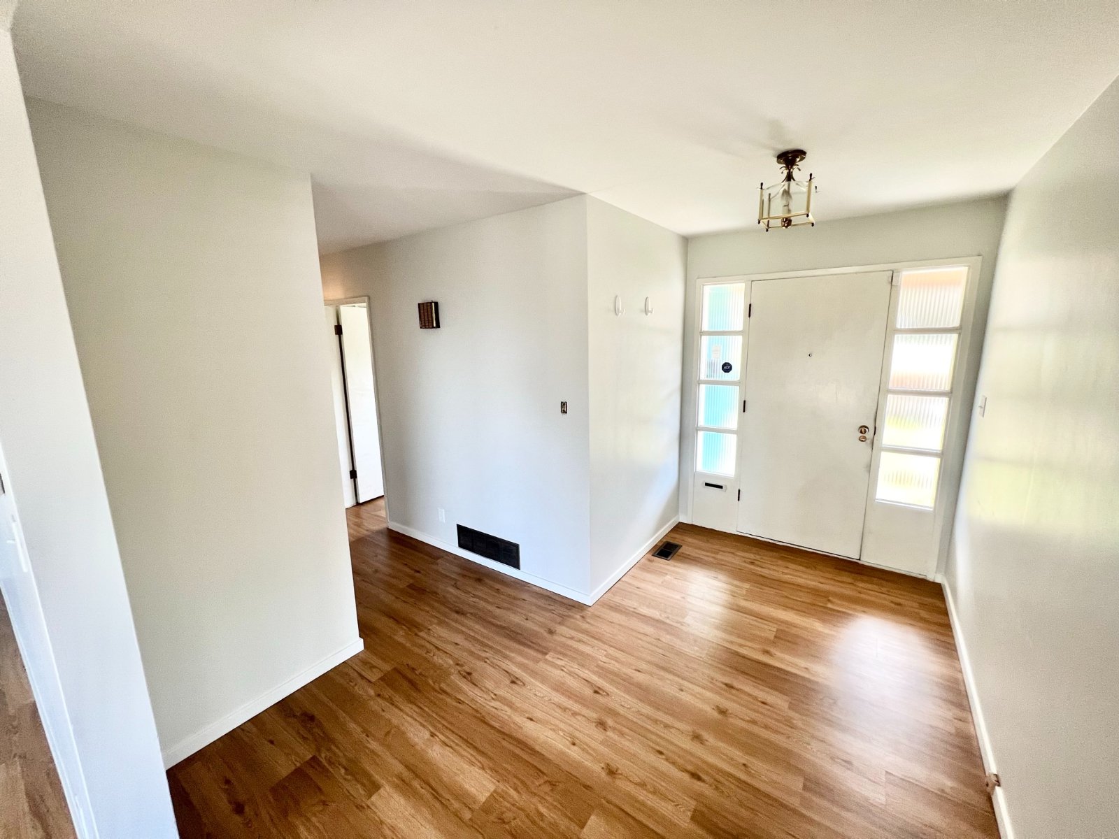 3 Bedroom Private Suite for Rent - Calder Ave, North Vancouver District, BC 5