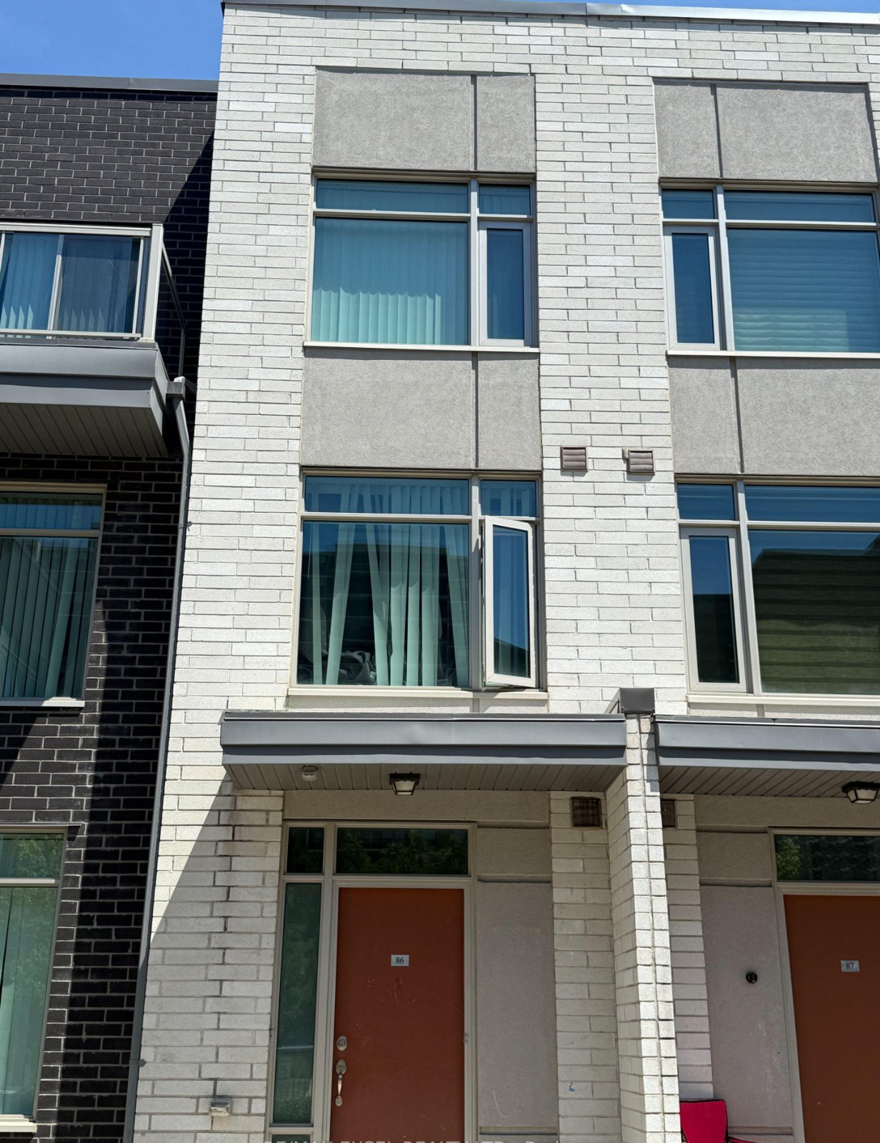 3 Bedroom Townhouse for Rent - 15 Applewood Ln, Etobicoke, ON 5