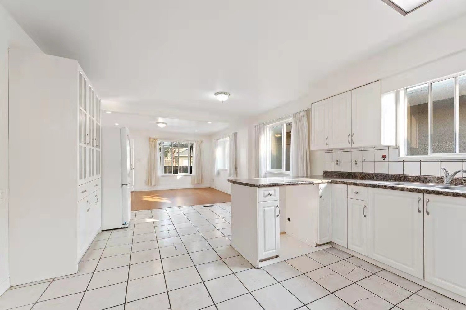 4 Bedroom Private Suite for Rent - 1045 E 63rd Ave, Vancouver, BC 3