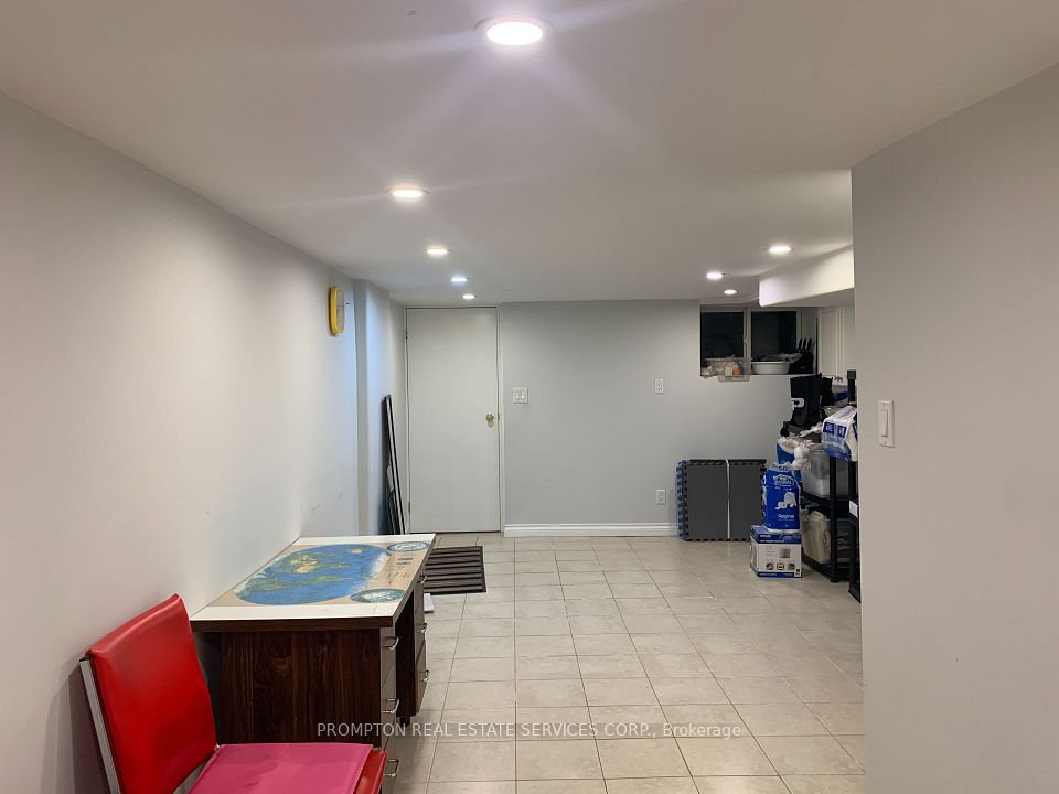 3 Bedroom House for Rent - 700 Dufferin Street, Toronto, ON 2