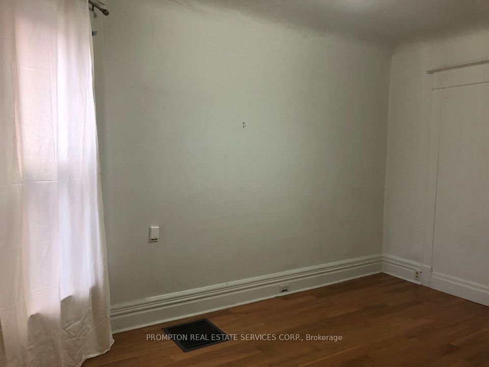 3 Bedroom House for Rent - 700 Dufferin Street, Toronto, ON 4
