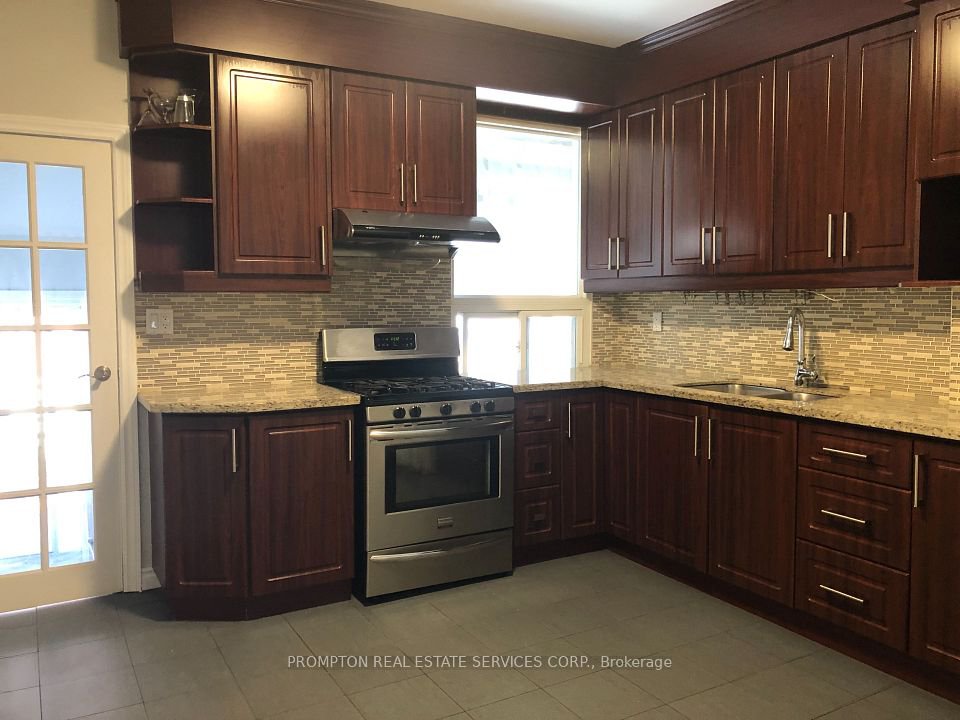 3 Bedroom House for Rent - 700 Dufferin Street, Toronto, ON 5