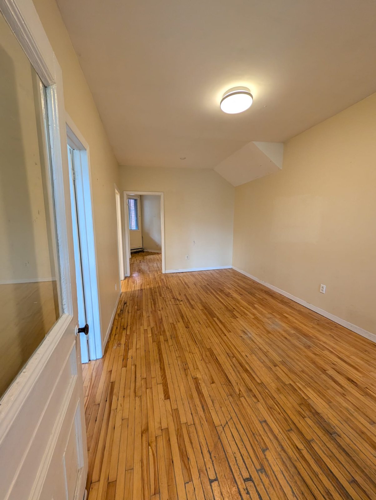 3 Bedroom Apartment for Rent - 4124 Rue St-Urbain, Montréal, QC 3