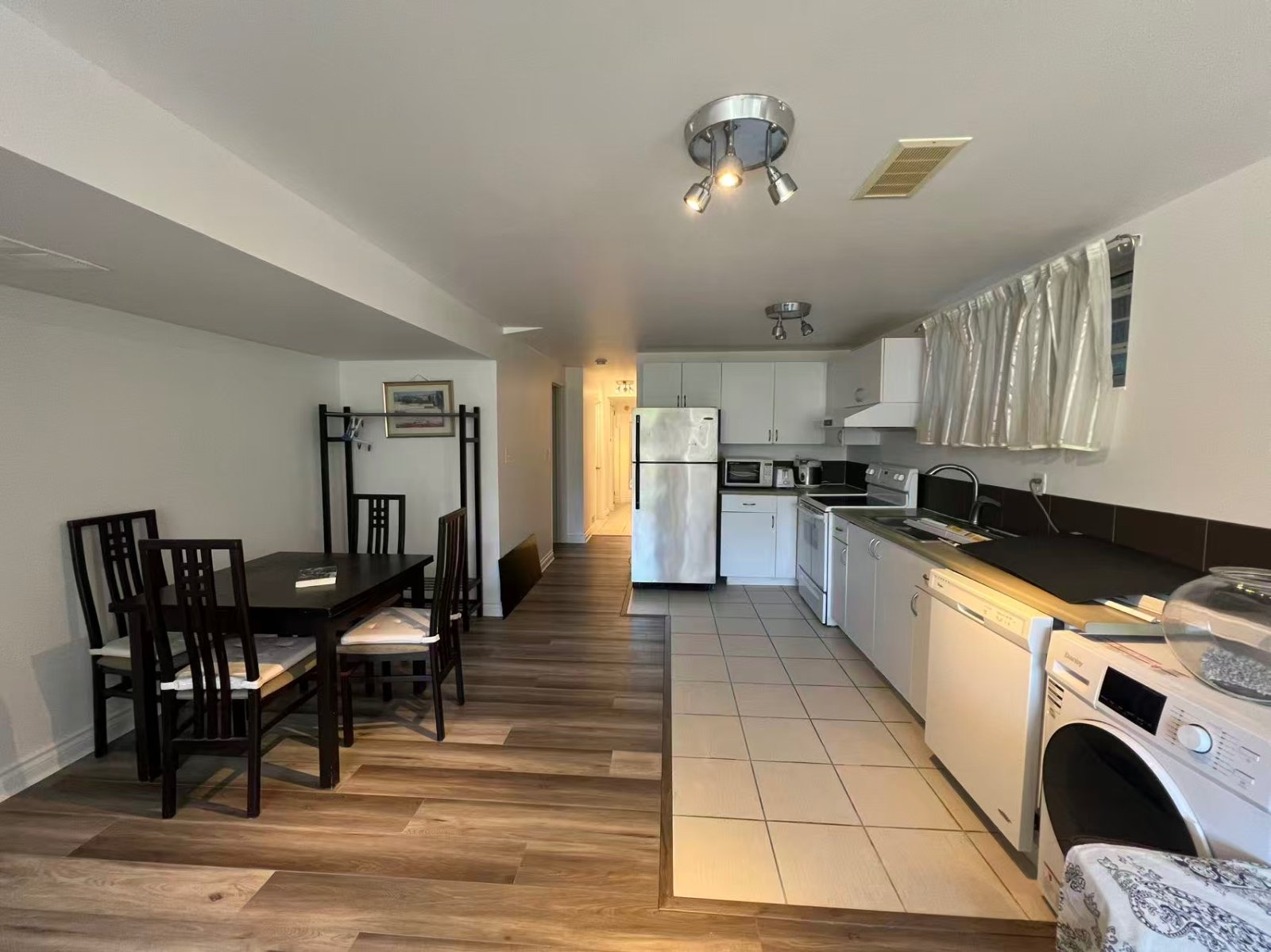 2 Bedroom Garden Suite for Rent - W 35th Ave, Vancouver, BC 2