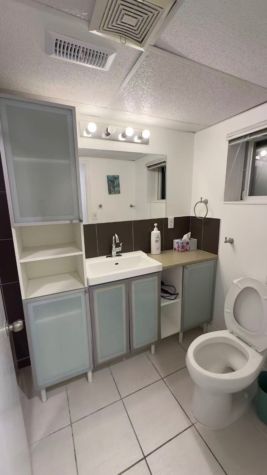 2 Bedroom Garden Suite for Rent - W 35th Ave, Vancouver, BC 4