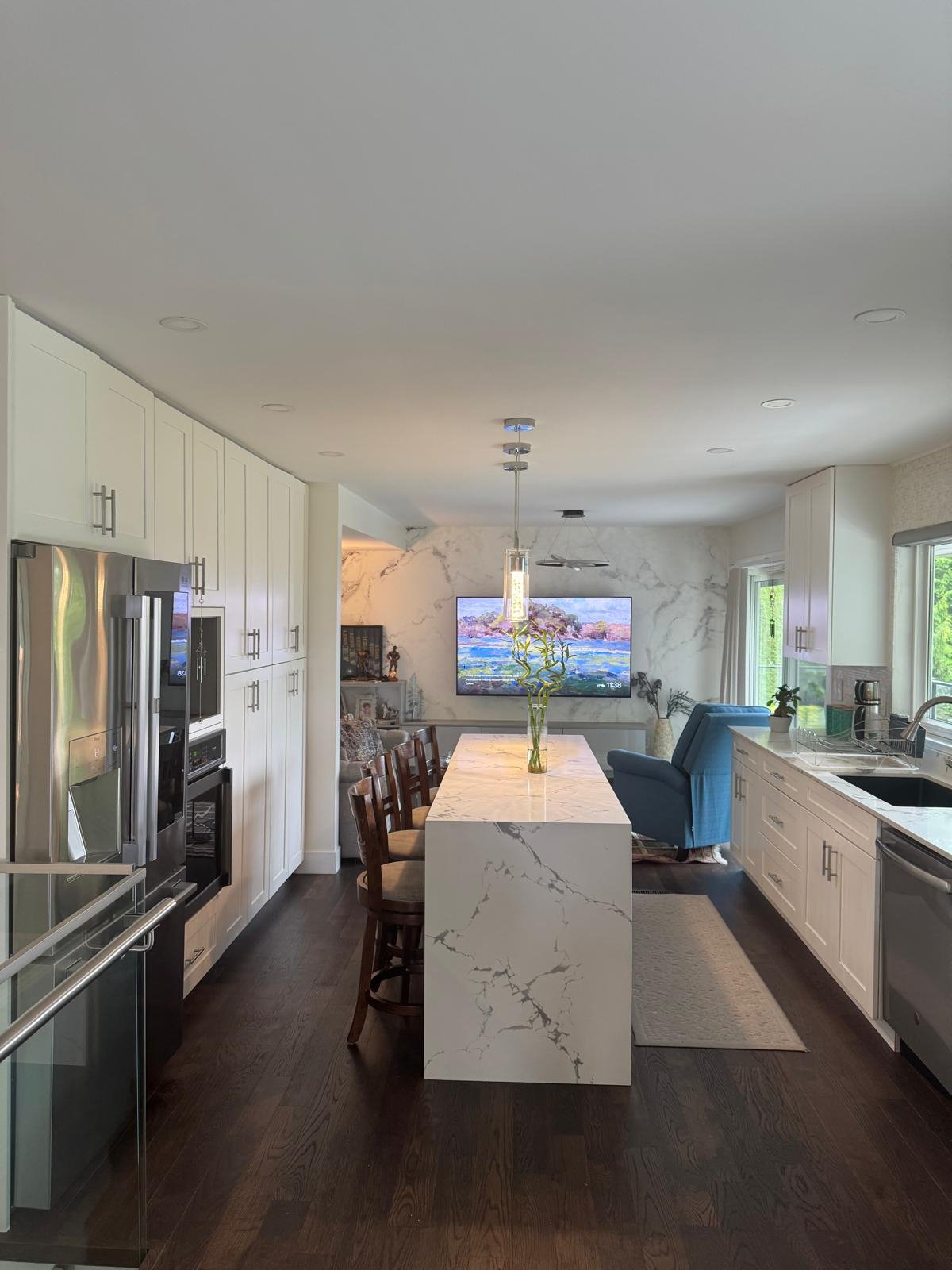 3 Bedroom Garden Suite for Rent - Elveden Row, West Vancouver, BC 2