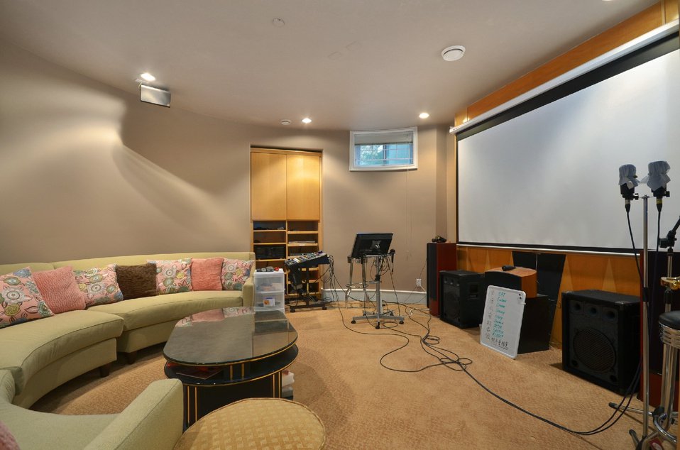 7 Bedroom House for Rent - W 34th Ave, Vancouver, BC 3