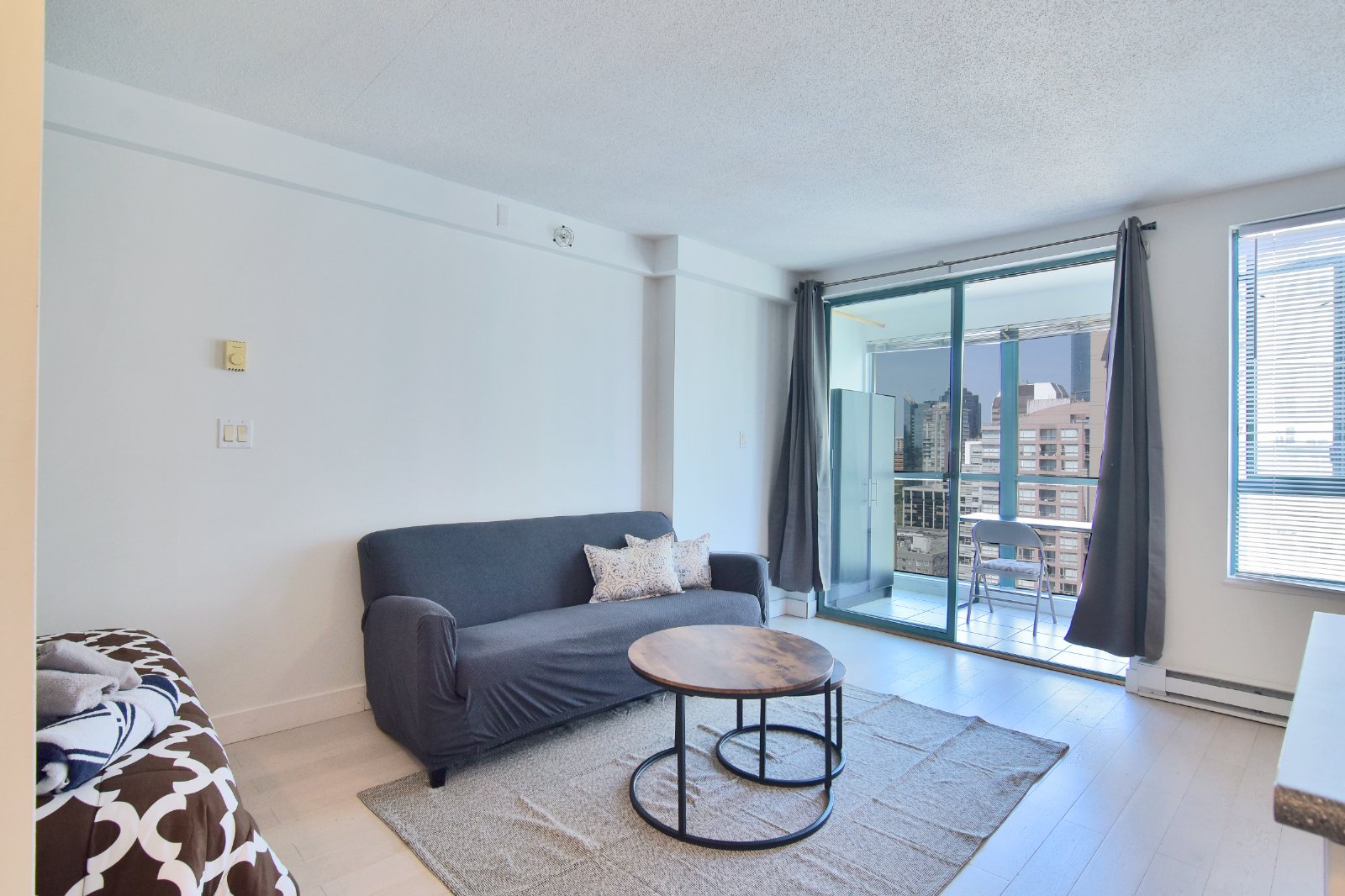 Studio Apartment for Rent - 939 Homer St, Vancouver, BC 3