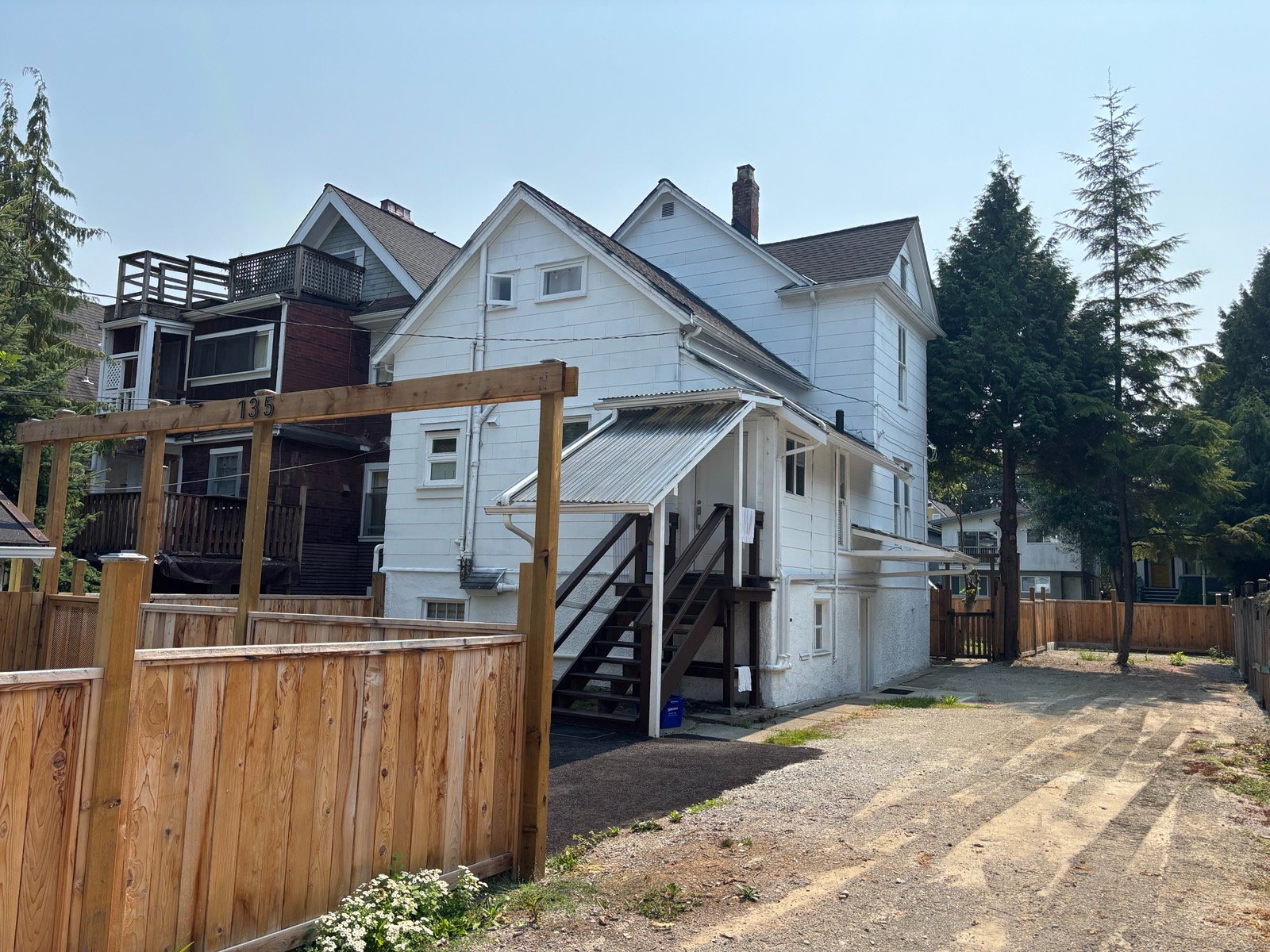 4 Bedroom House for Rent - 135 W 12th Ave, Vancouver, BC 2
