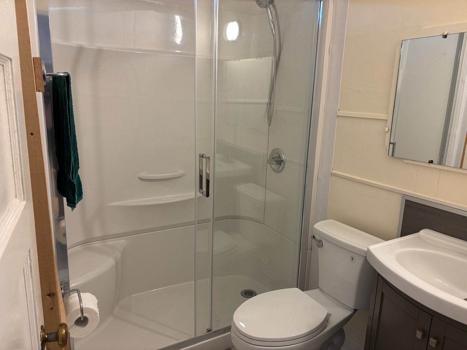 4 Bedroom House for Rent - 135 W 12th Ave, Vancouver, BC 5