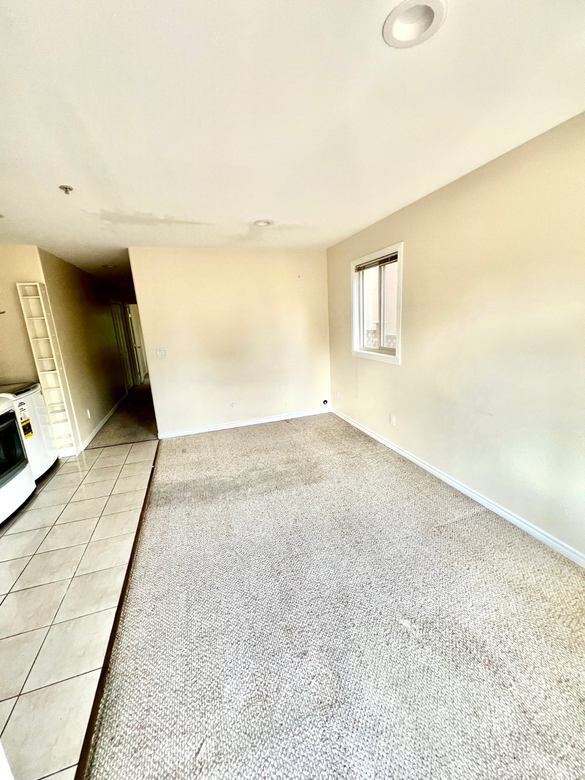 2 Bedroom Garden Suite for Rent - E 63rd Ave, Vancouver, BC 2