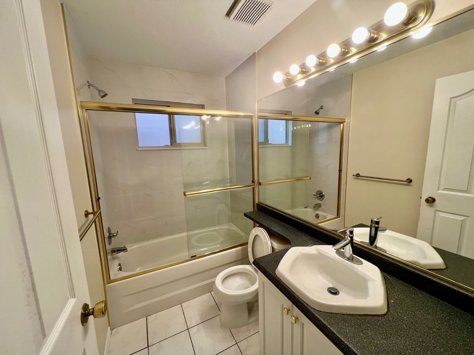 2 Bedroom Garden Suite for Rent - E 63rd Ave, Vancouver, BC 5