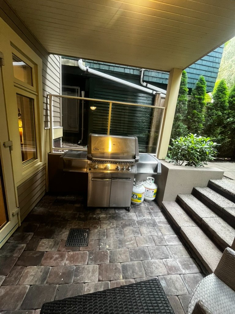 2 Bedroom Garden Suite for Rent - W 7th Ave, Vancouver, BC 2