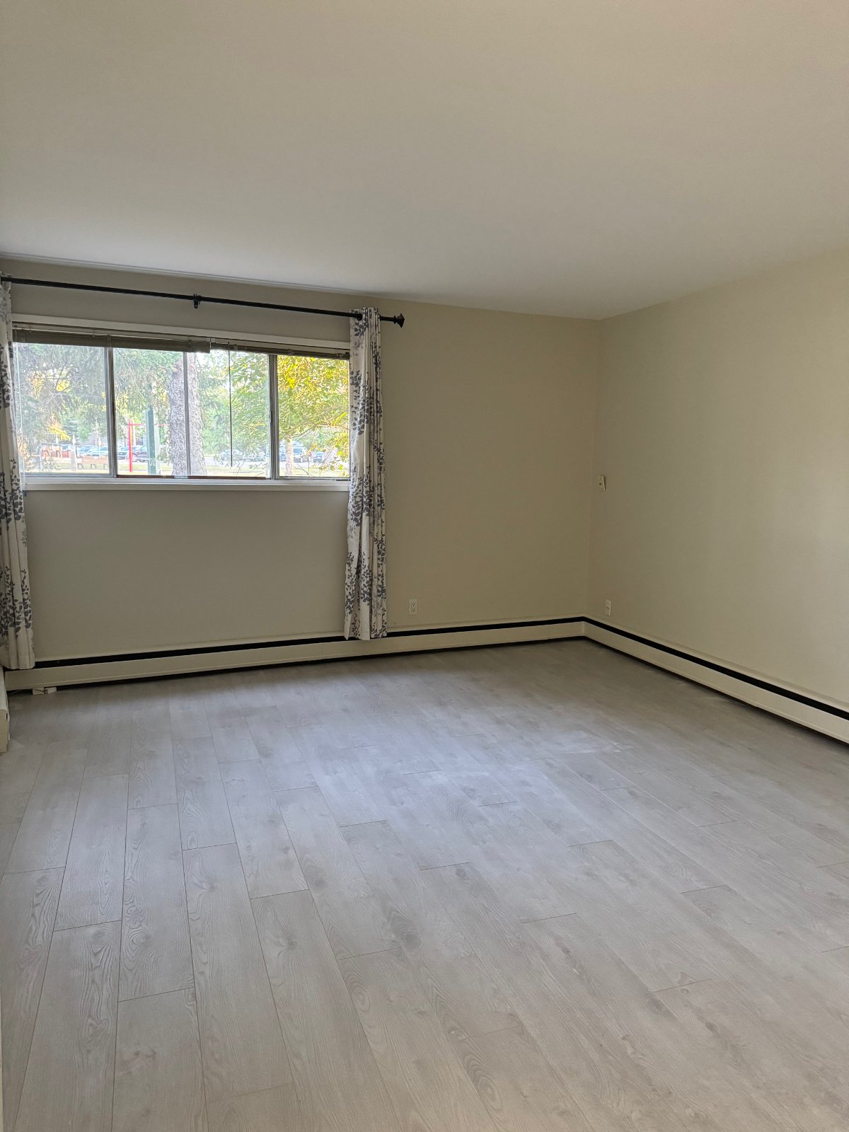 2 Bedroom Apartment for Rent - 2020 Cherokee Pl NW, Calgary, AB 4