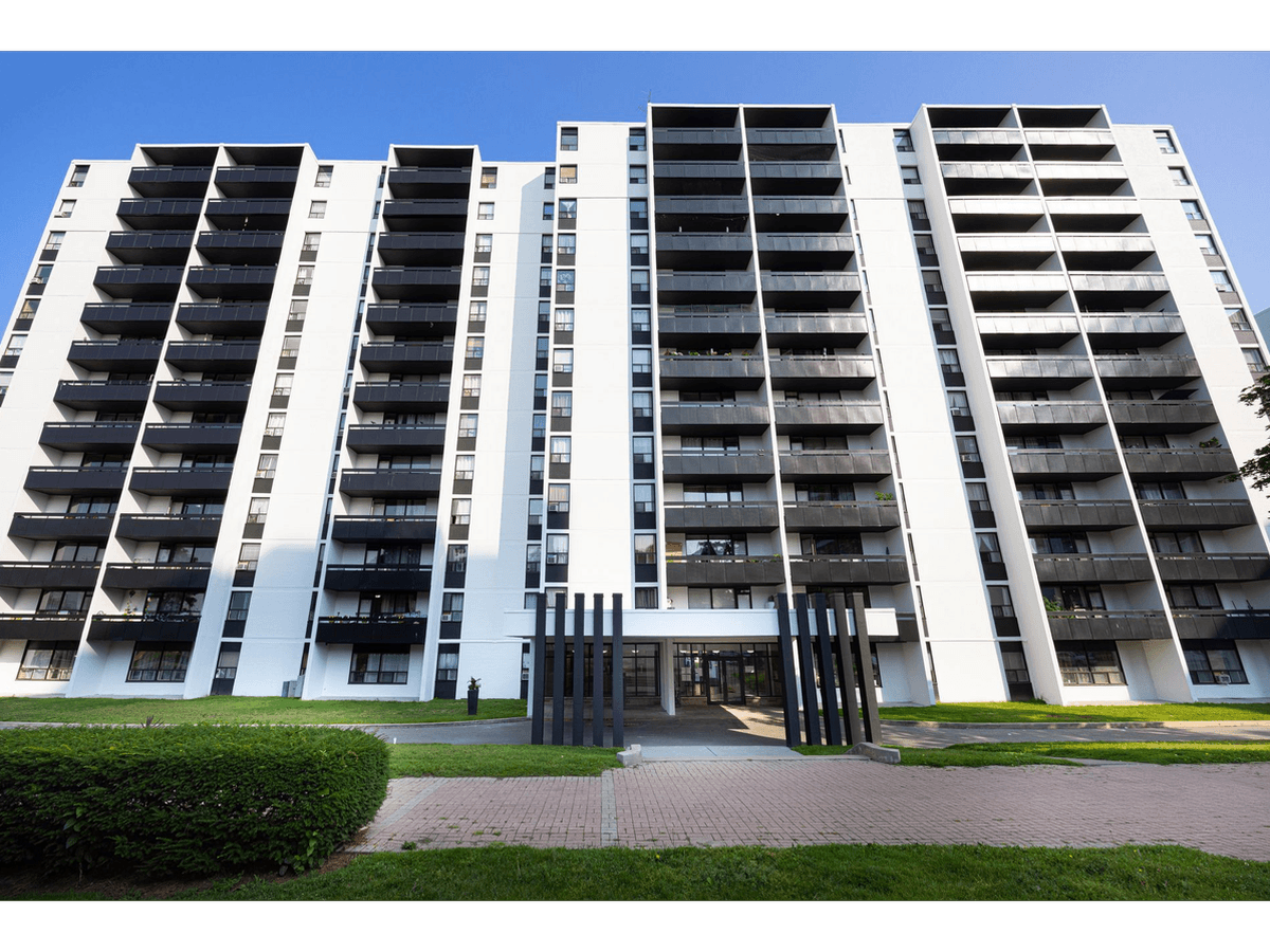 2 Bedroom Apartment for Rent - 2235 2233 - 2235 Hurontario Street, Mississauga, ON