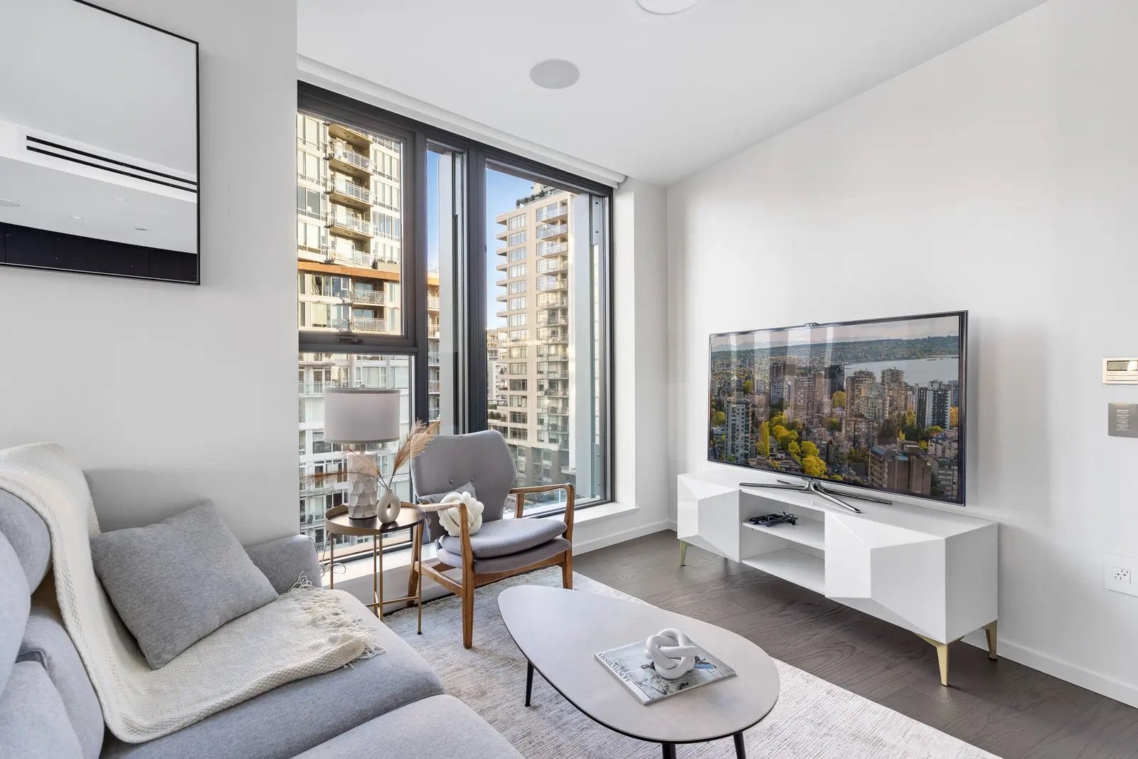 2 Bedroom Apartment for Rent - 1601 Quebec St., Vancouver, BC 3