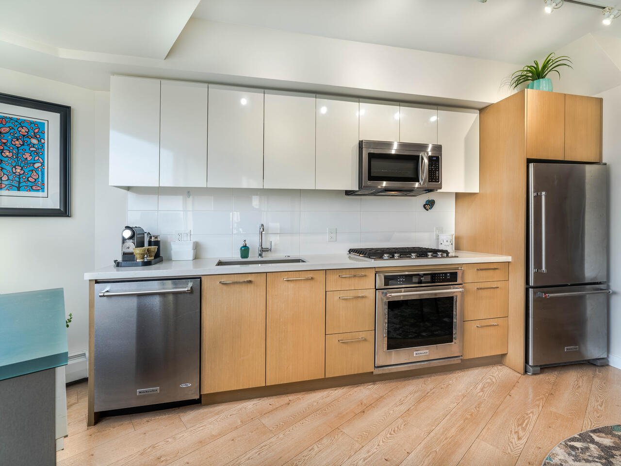 Studio Apartment for Rent - 417 Great Northern Way, Vancouver, BC 2