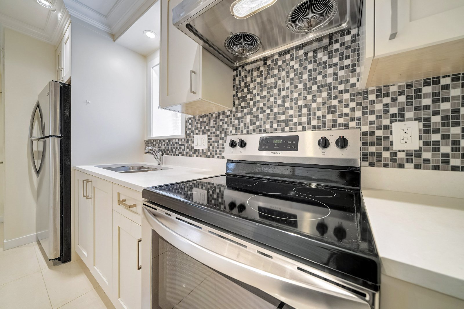 2 Bedroom Apartment for Rent - 1526 W 62nd Ave, Vancouver, BC 2