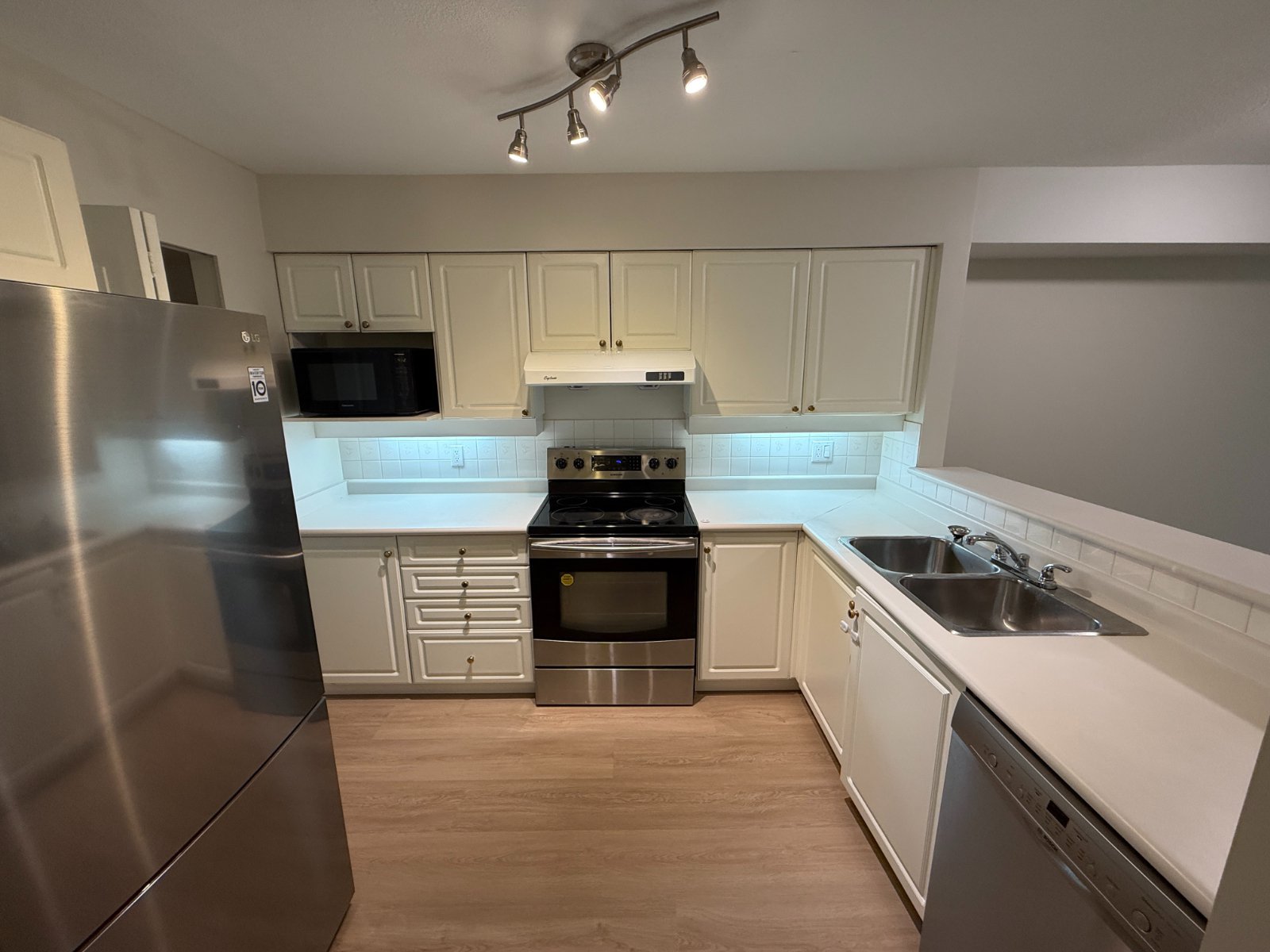2 Bedroom Apartment for Rent - 7025 Stride Ave, Burnaby, BC 3