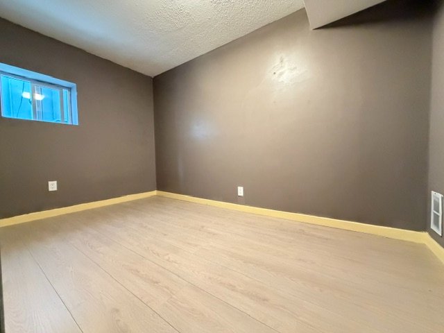 2 Bedroom Garden Suite for Rent - Grant St, Vancouver, BC 3