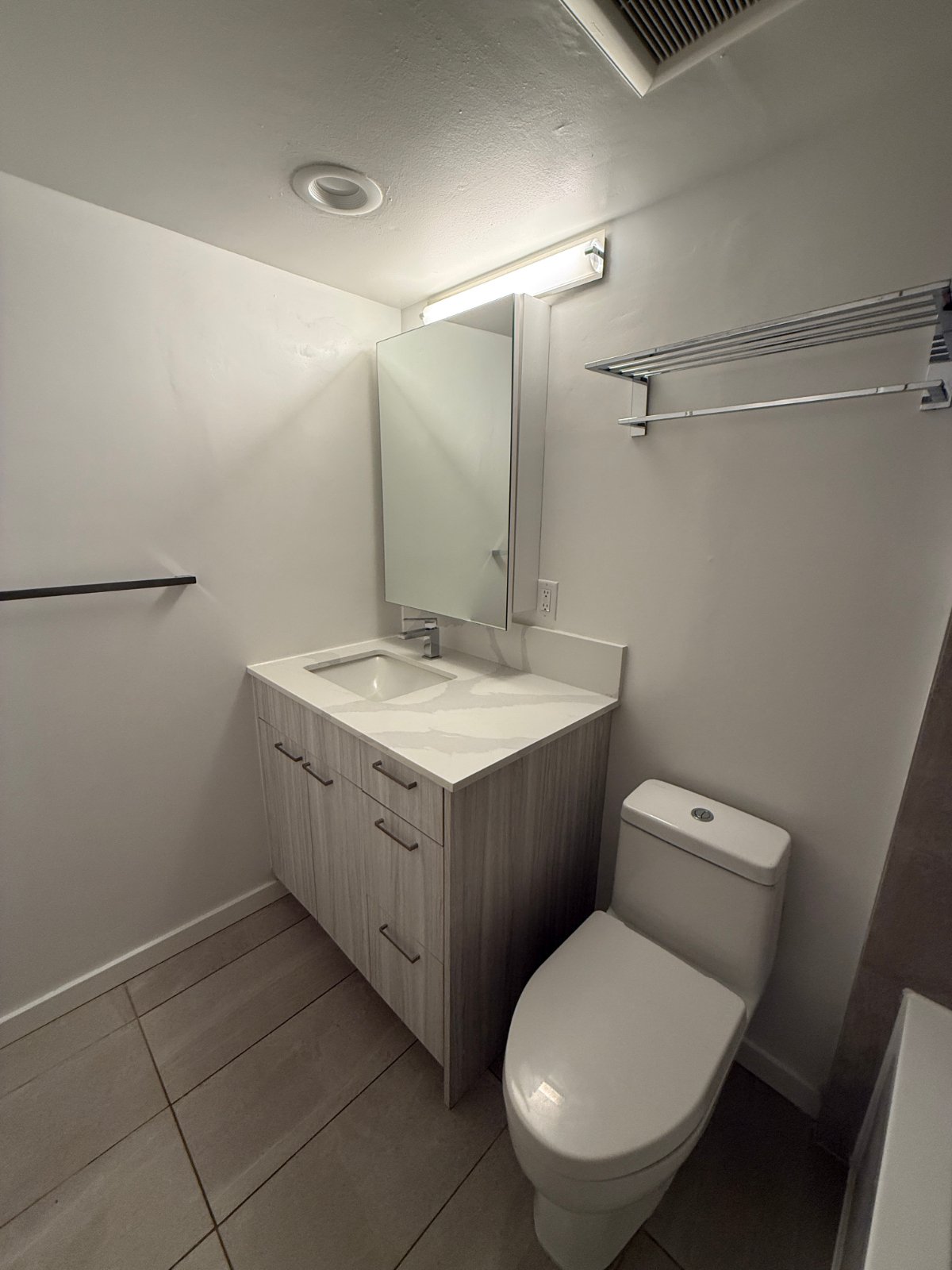 2 Bedroom Apartment for Rent - 1190 W 10th Ave, Vancouver, BC 4