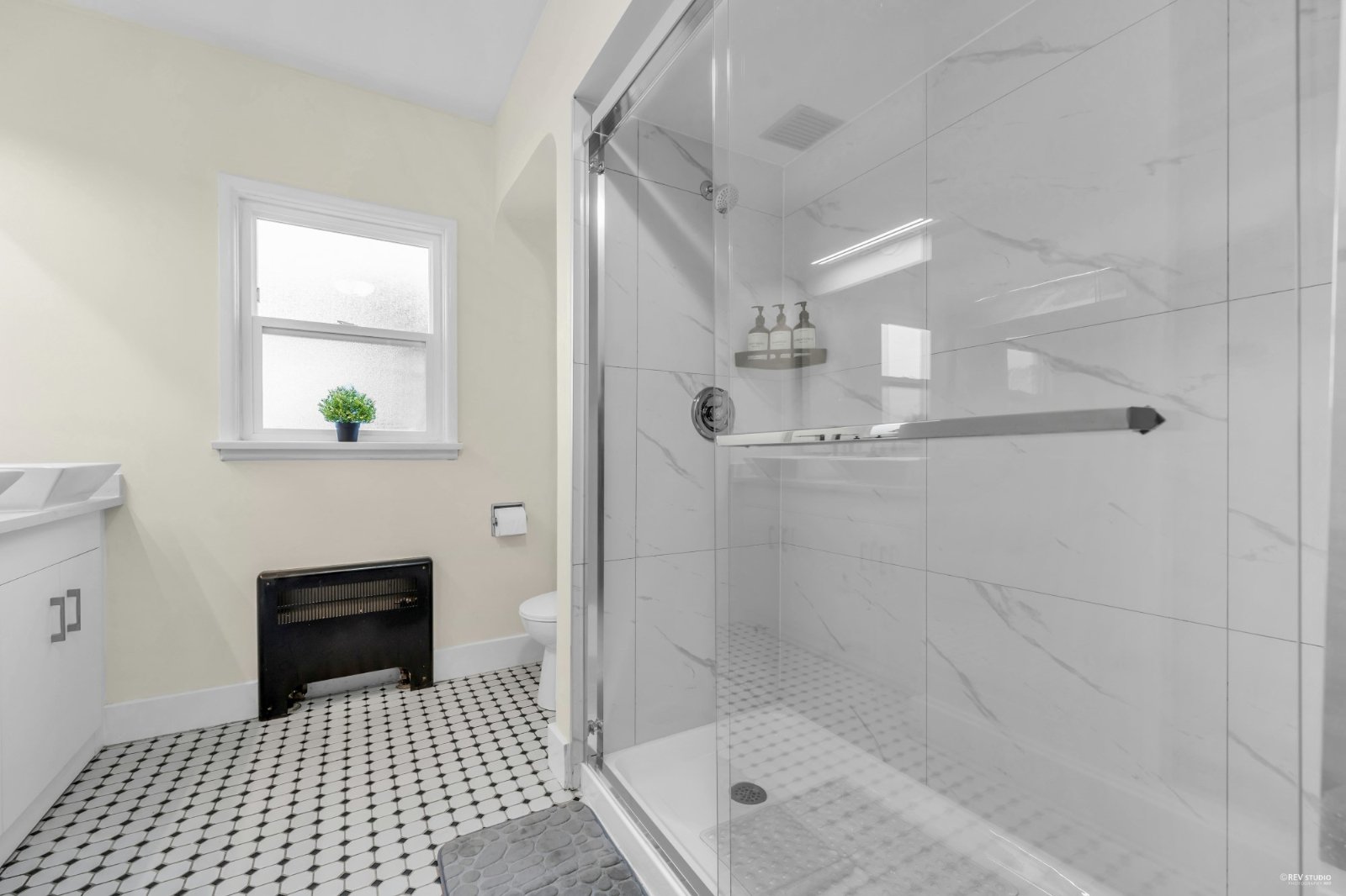 6 Bedroom House for Rent - W 49th Ave, Vancouver, BC 3