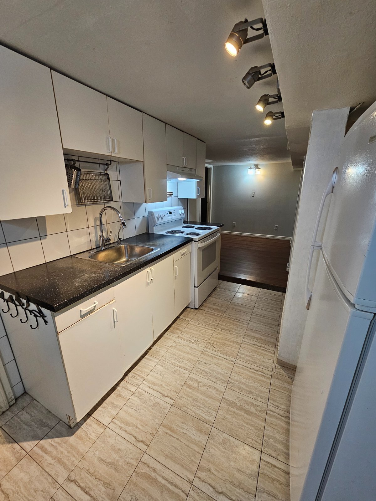 3 Bedroom Private Suite for Rent - W 20 Ave, Vancouver, BC 5