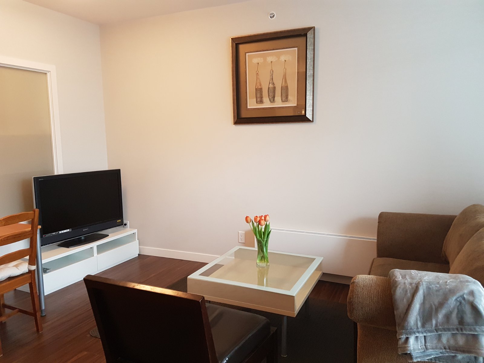 Studio Apartment for Rent - 215 1st St W, North Vancouver, BC 2