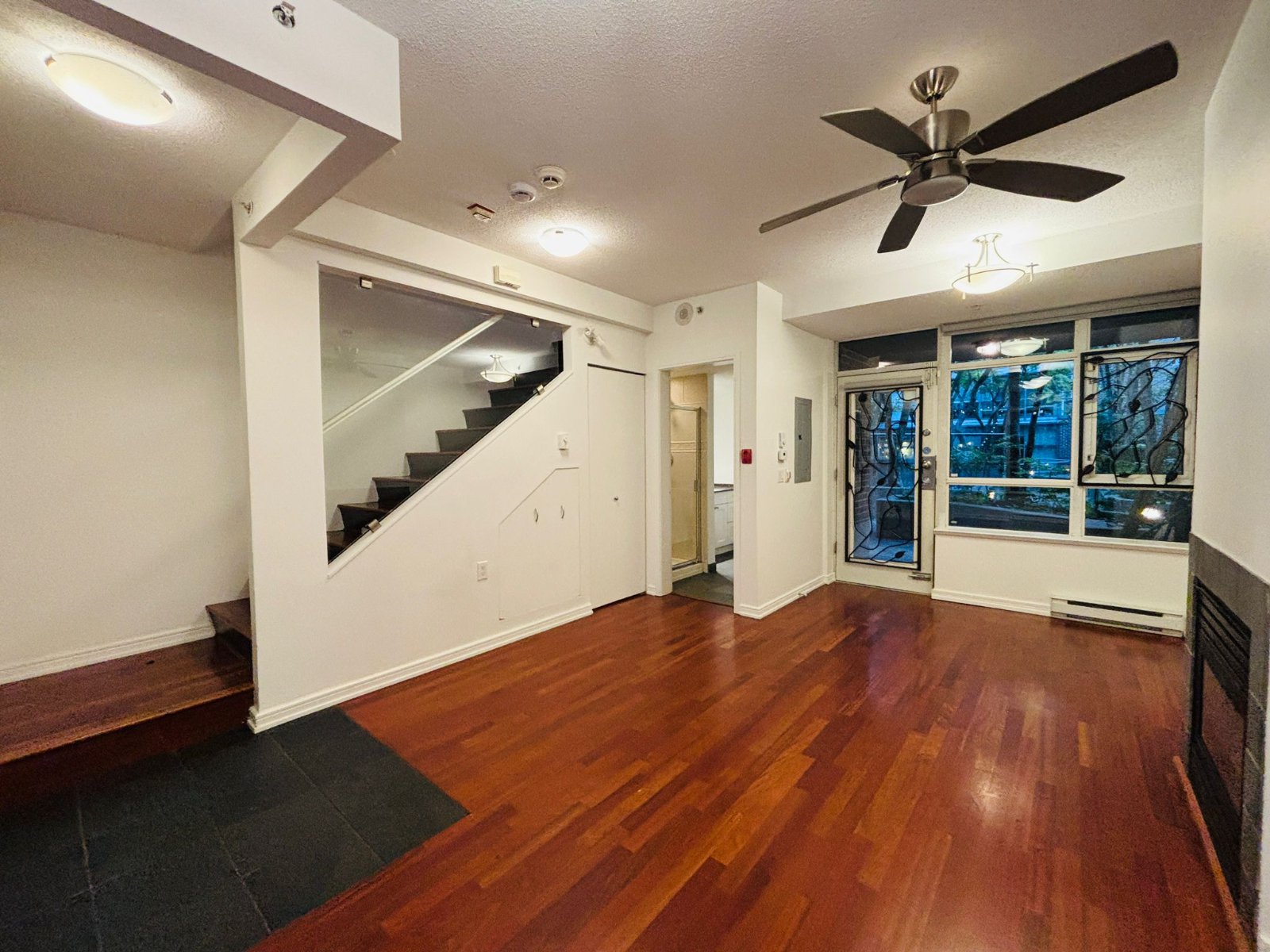 2 Bedroom Apartment for Rent - 885 Helmcken St, Vancouver, BC 3