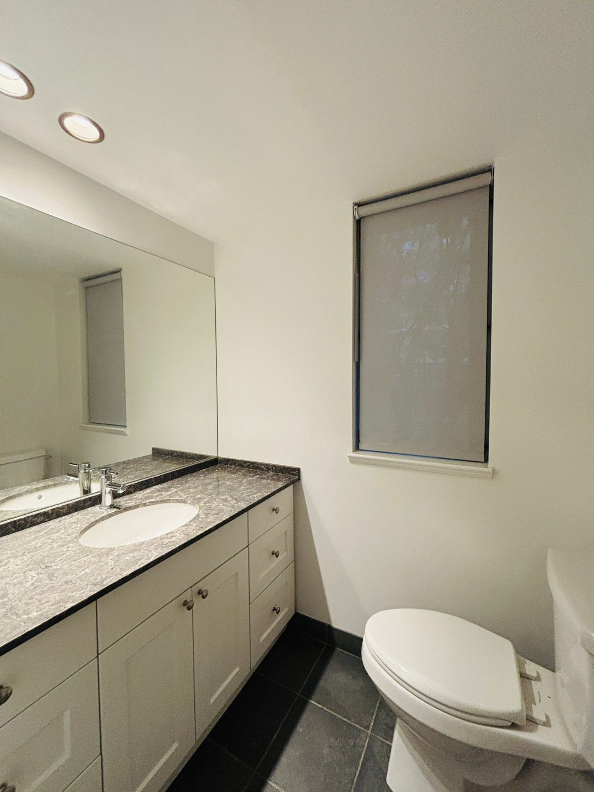 2 Bedroom Apartment for Rent - 885 Helmcken St, Vancouver, BC 4