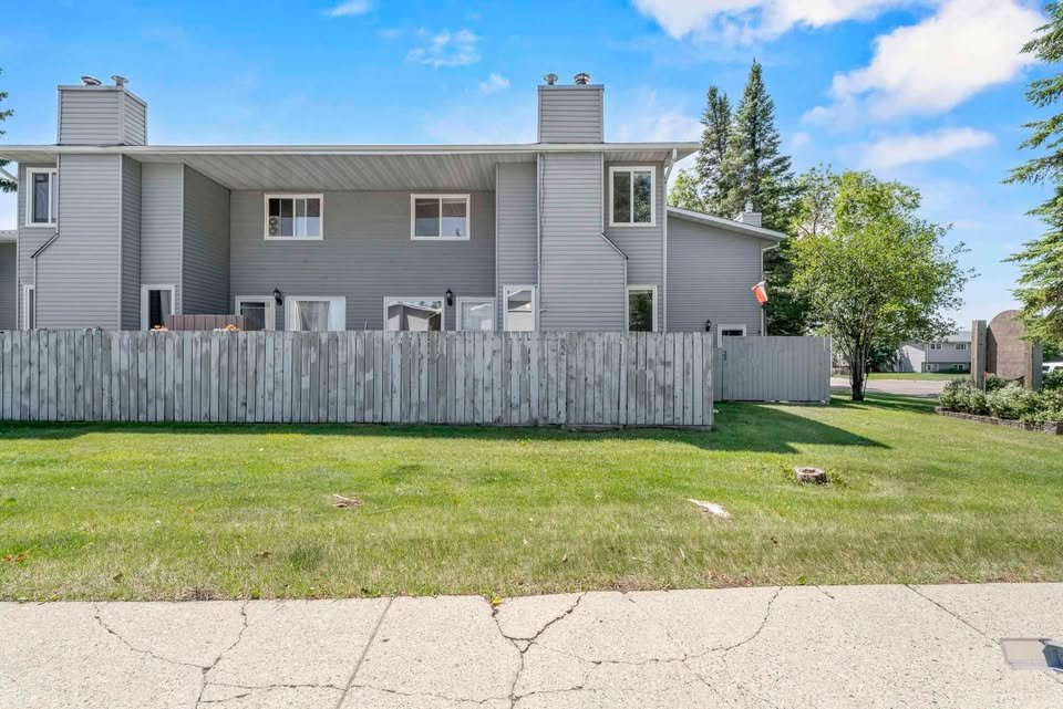 3 Bedroom Townhouse for Rent - 1615 62 St NW, Edmonton, AB 2