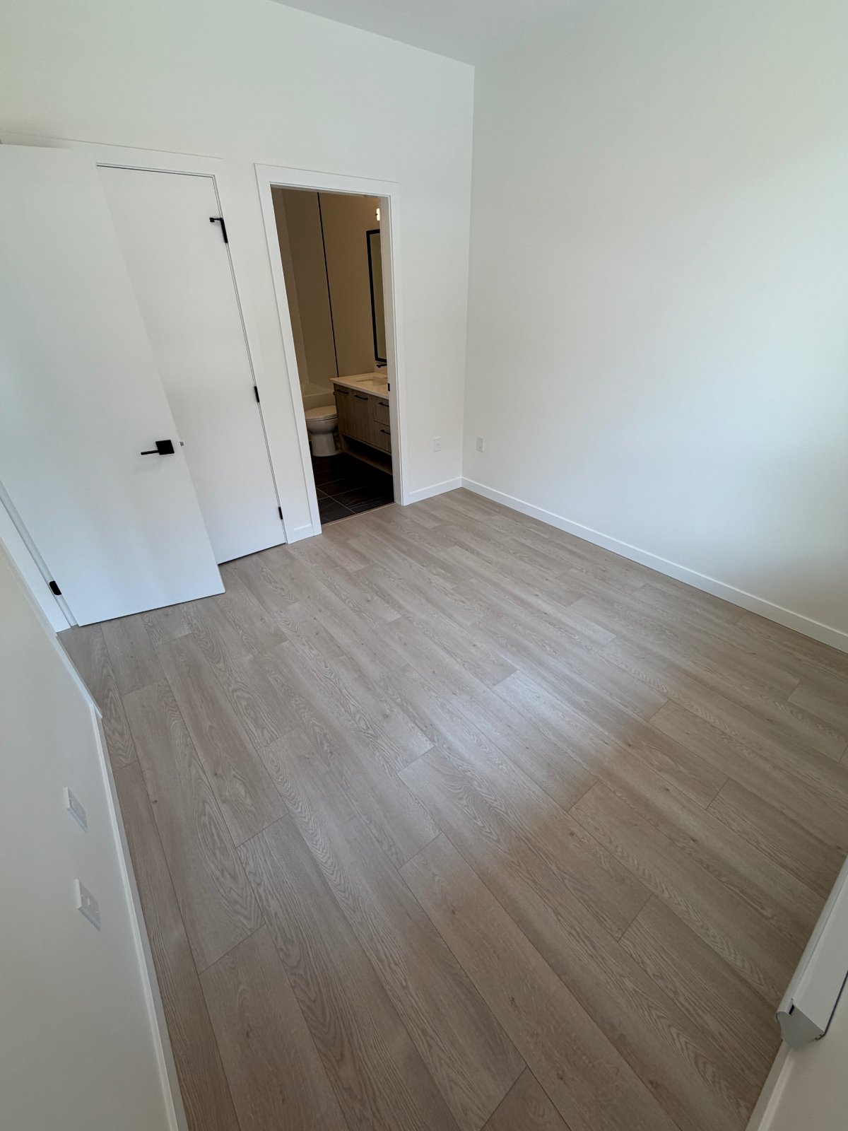 2 Bedroom Apartment for Rent - 6270 Gooseberry Dr, Surrey, BC 5