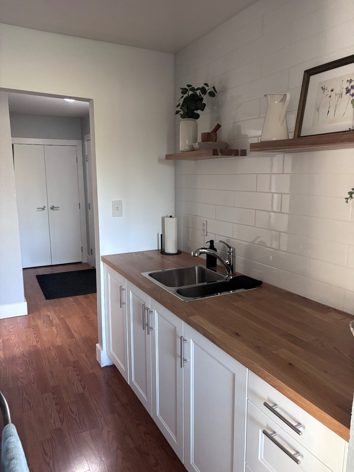 2 Bedroom Apartment for Rent - 848 Esquimalt Rd, Esquimalt, BC 4