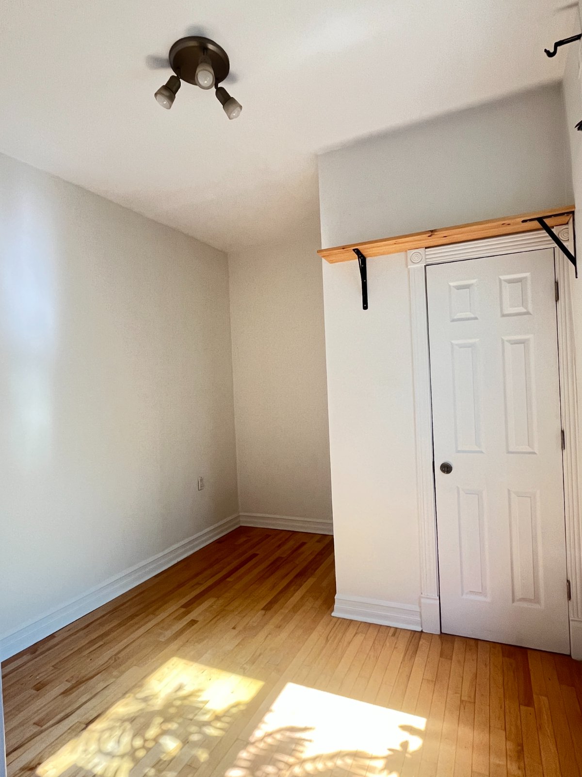 3 Bedroom Apartment for Rent - 4005 Rue St-Dominique, Montréal, QC 3