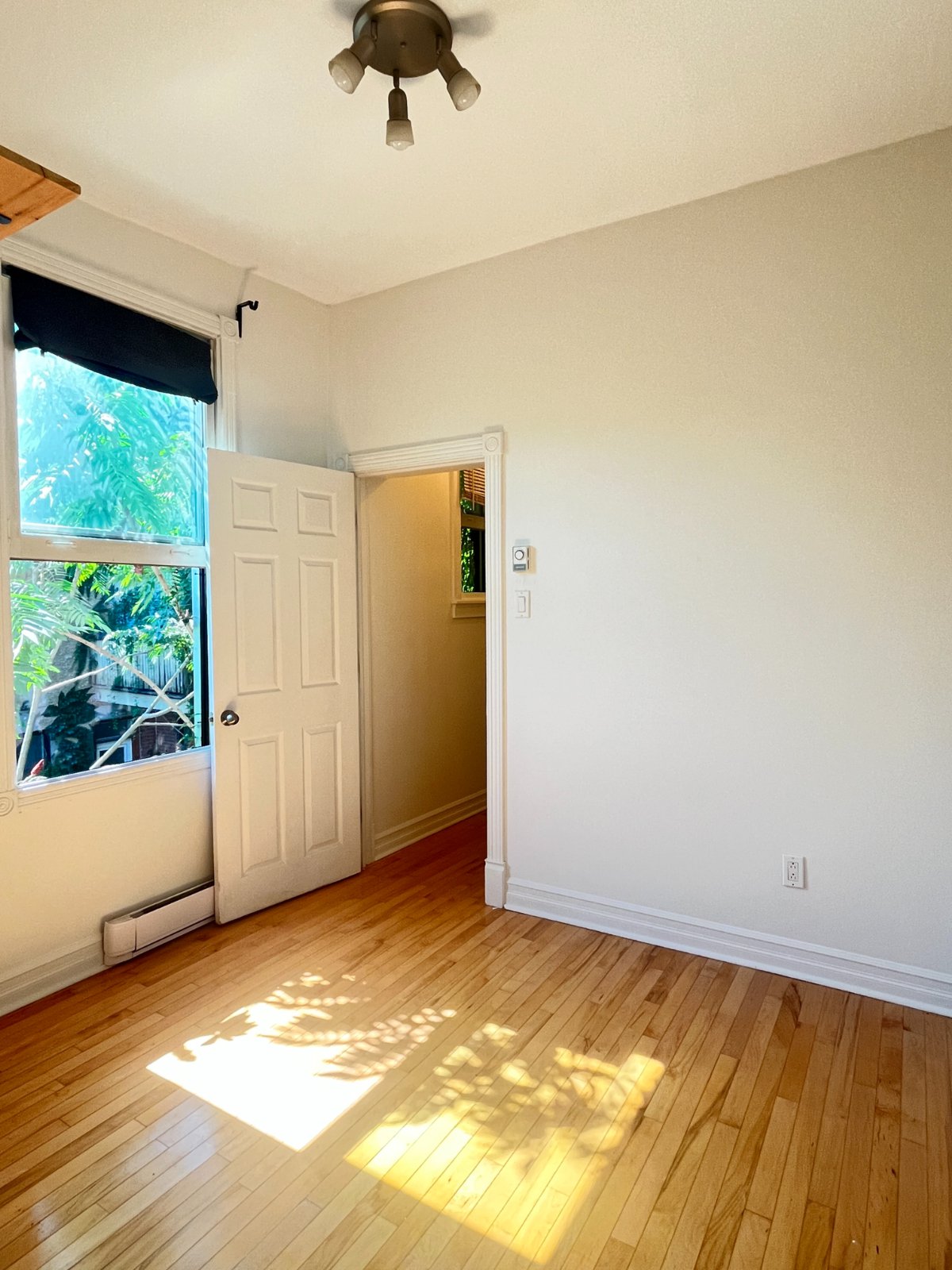3 Bedroom Apartment for Rent - 4005 Rue St-Dominique, Montréal, QC 4