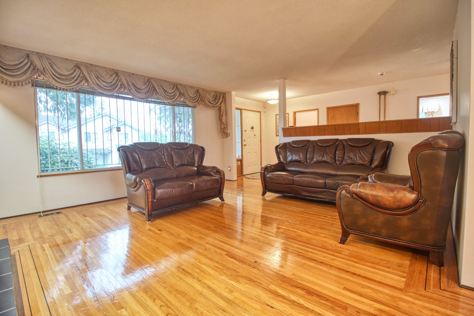 2 Bedroom Garden Suite for Rent - E 52nd Ave, Vancouver, BC 2