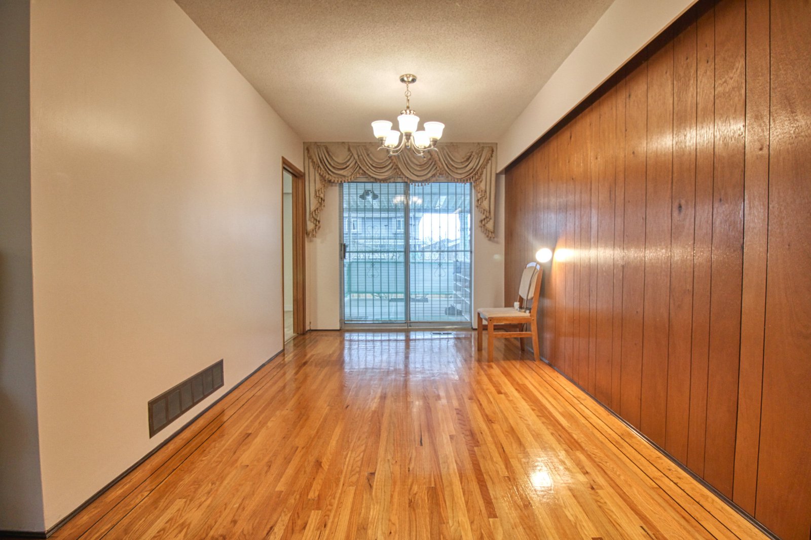 2 Bedroom Garden Suite for Rent - E 52nd Ave, Vancouver, BC 3