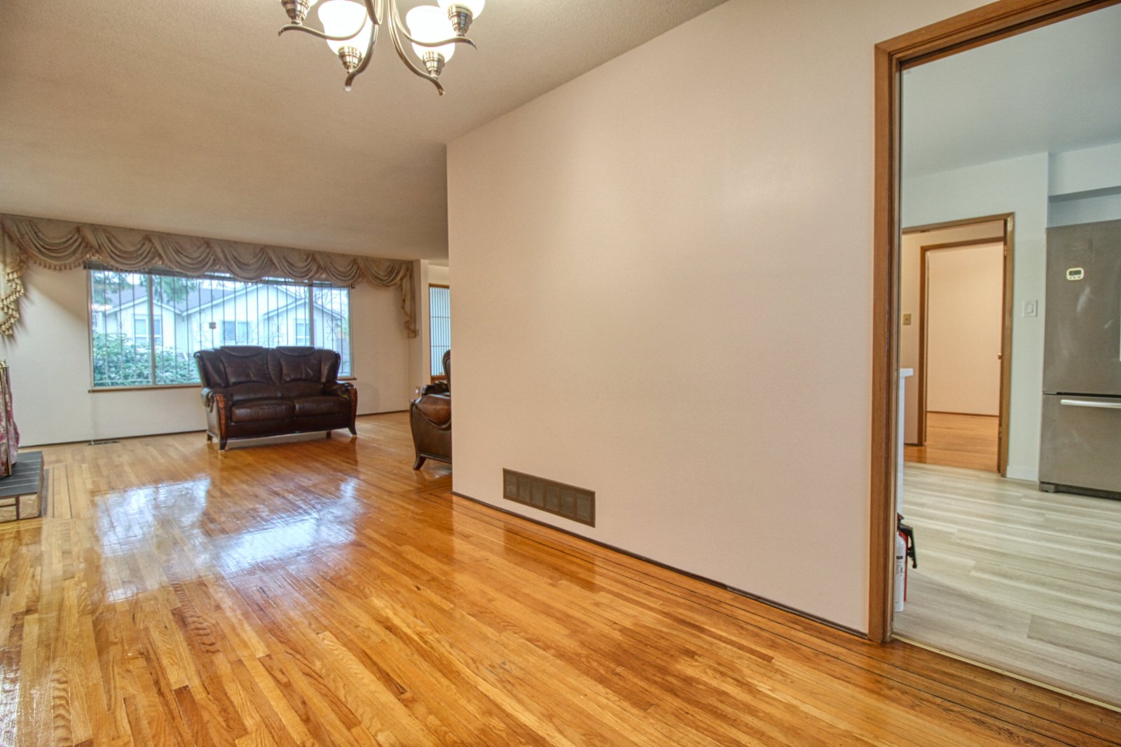 2 Bedroom Garden Suite for Rent - E 52nd Ave, Vancouver, BC 5