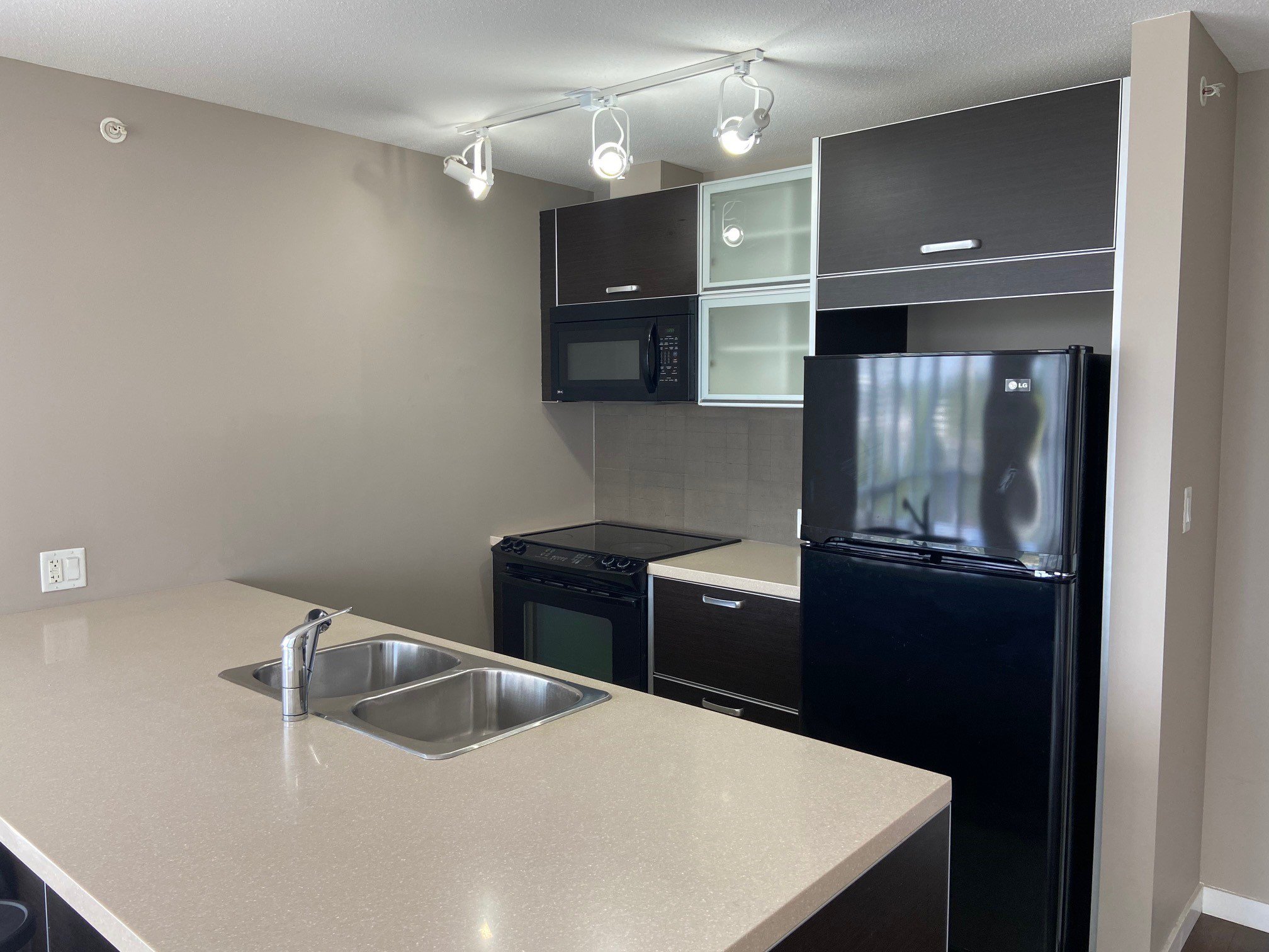 2 Bedroom Apartment for Rent - 13688 100 Ave, Surrey, BC 2