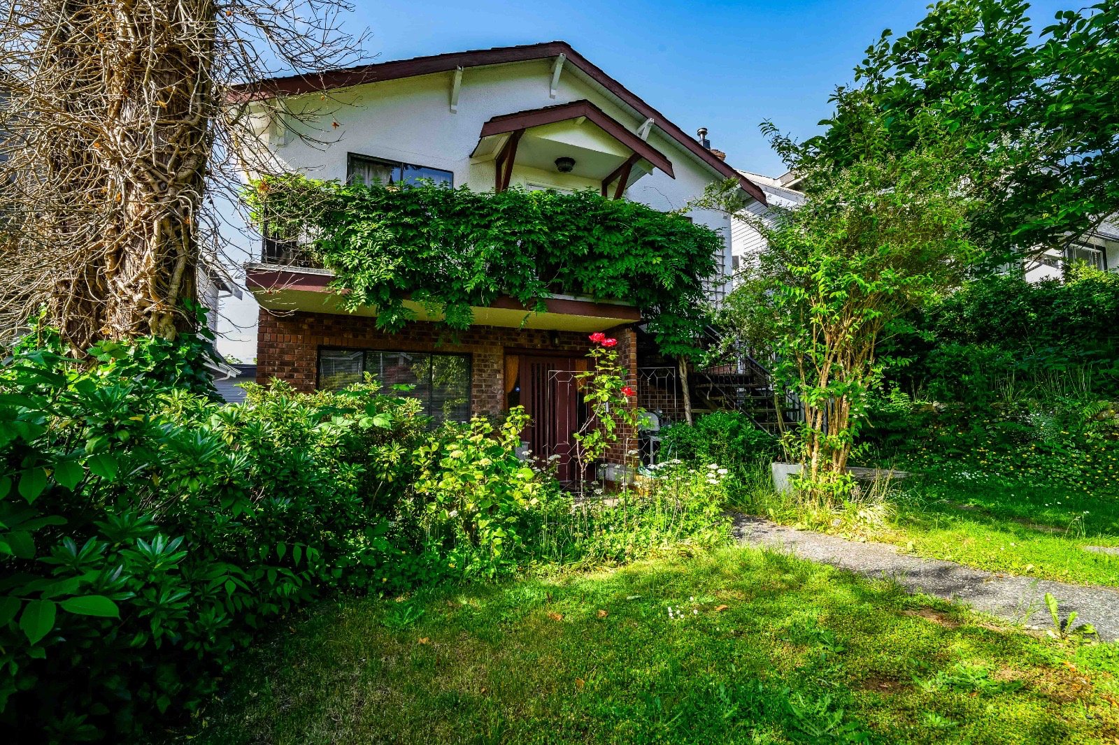 2 Bedroom Garden Suite for Rent - 3439 Dundas St, Vancouver, BC 2